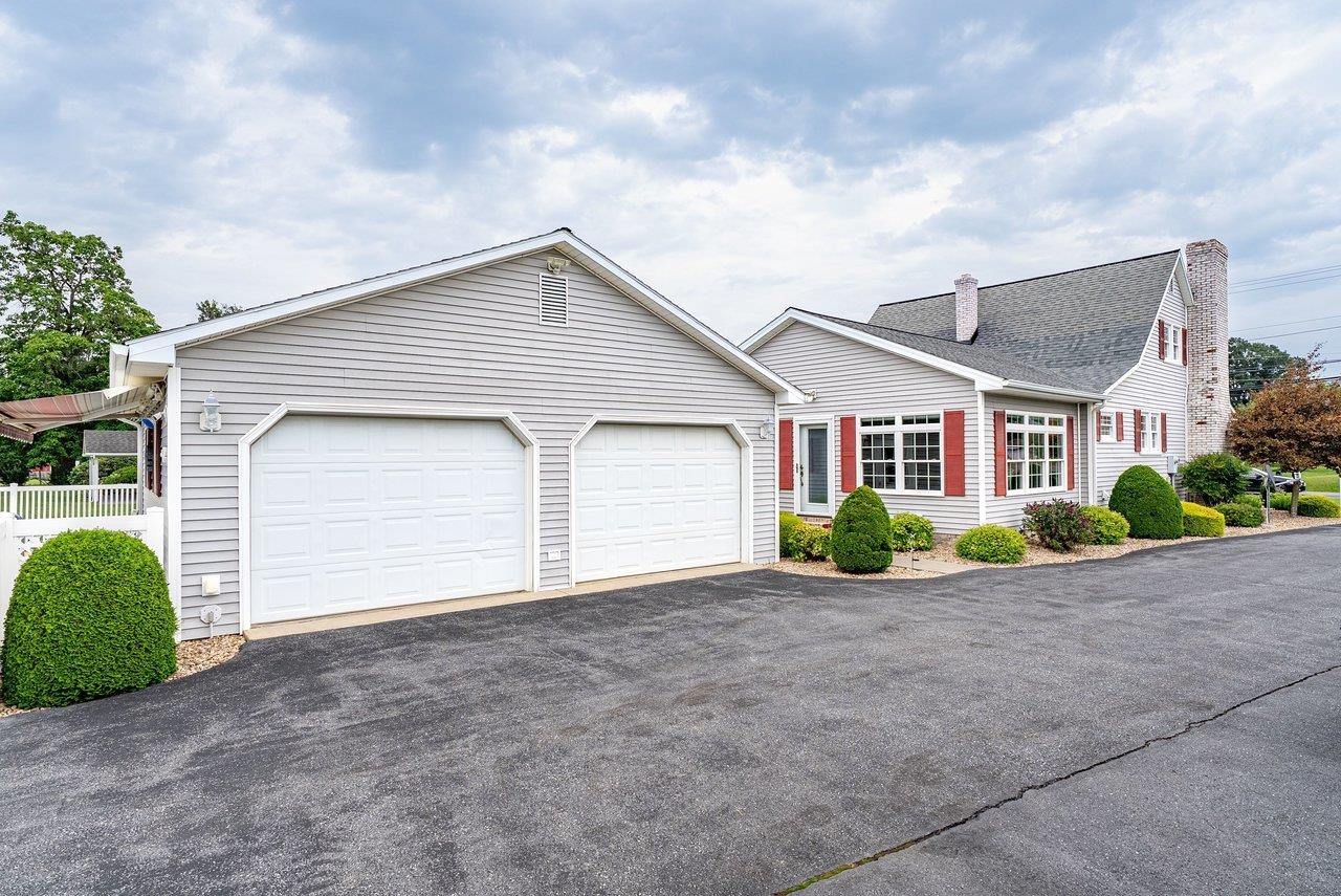 14512 S EAST SIDE HWY, GROTTOES, Virginia 24441, 4 Bedrooms Bedrooms, ,3 BathroomsBathrooms,Residential,14512 S EAST SIDE HWY,680817 MLS # 680817 14512 S EAST SIDE HWY, GROTTOES, Virginia 24441, 4 Bedrooms Bedrooms, ,3 BathroomsBathrooms,Residential,14512 S EAST SIDE HWY,680817 MLS # 680817