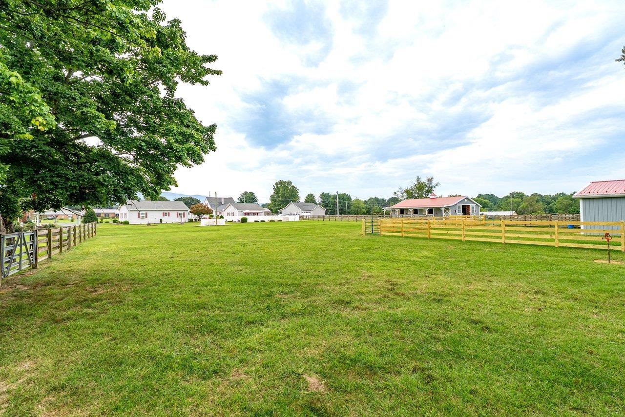 14512 S EAST SIDE HWY, GROTTOES, Virginia 24441, 4 Bedrooms Bedrooms, ,3 BathroomsBathrooms,Residential,14512 S EAST SIDE HWY,680817 MLS # 680817 14512 S EAST SIDE HWY, GROTTOES, Virginia 24441, 4 Bedrooms Bedrooms, ,3 BathroomsBathrooms,Residential,14512 S EAST SIDE HWY,680817 MLS # 680817