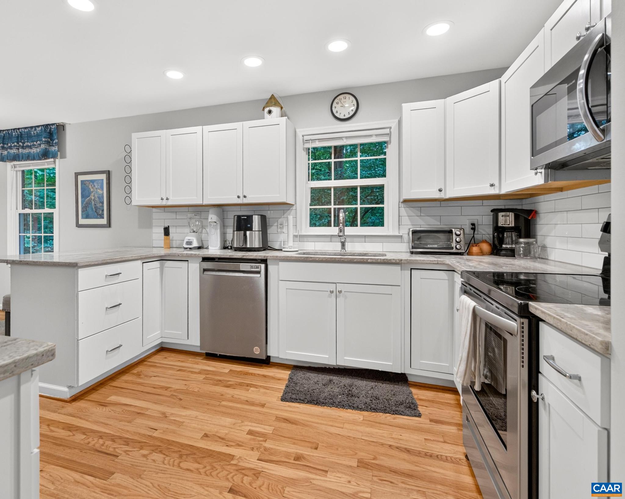 Fully updated in 2020 - Granite Counters, New Cabinets, SS Appliances Fully updated in 2020 - Granite Counters, New Cabinets, SS Appliances