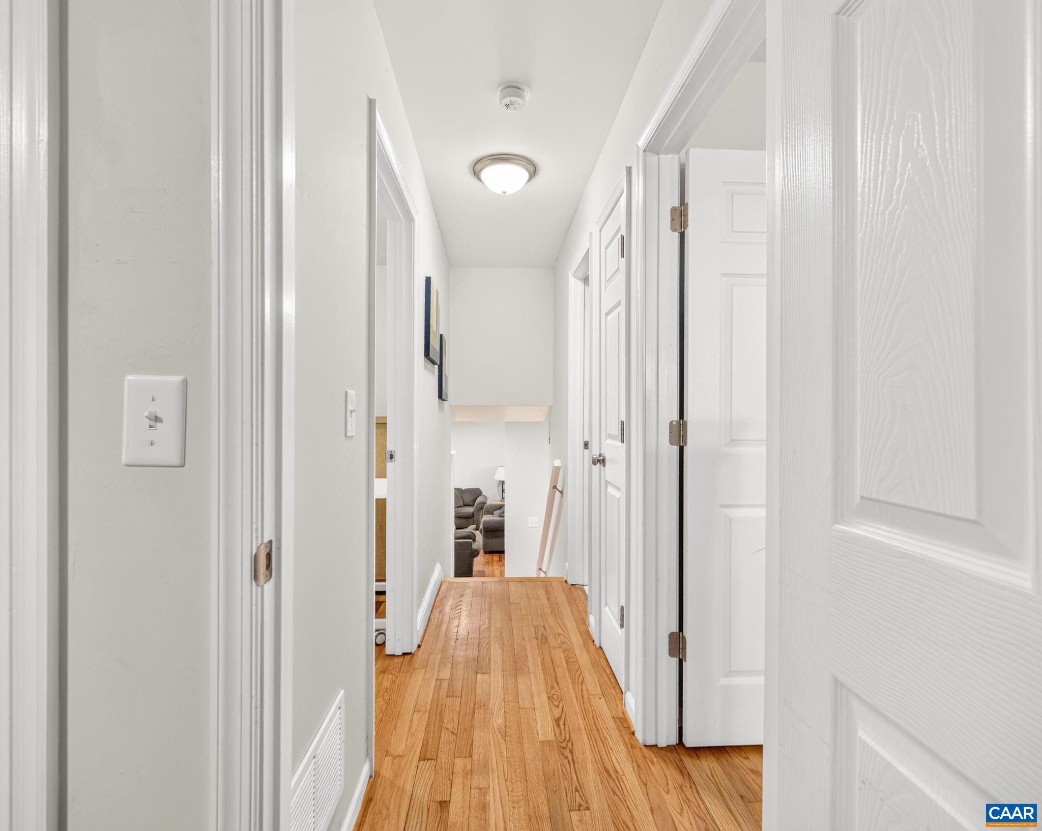 Hardwood Floors throught the home Hardwood Floors throught the home