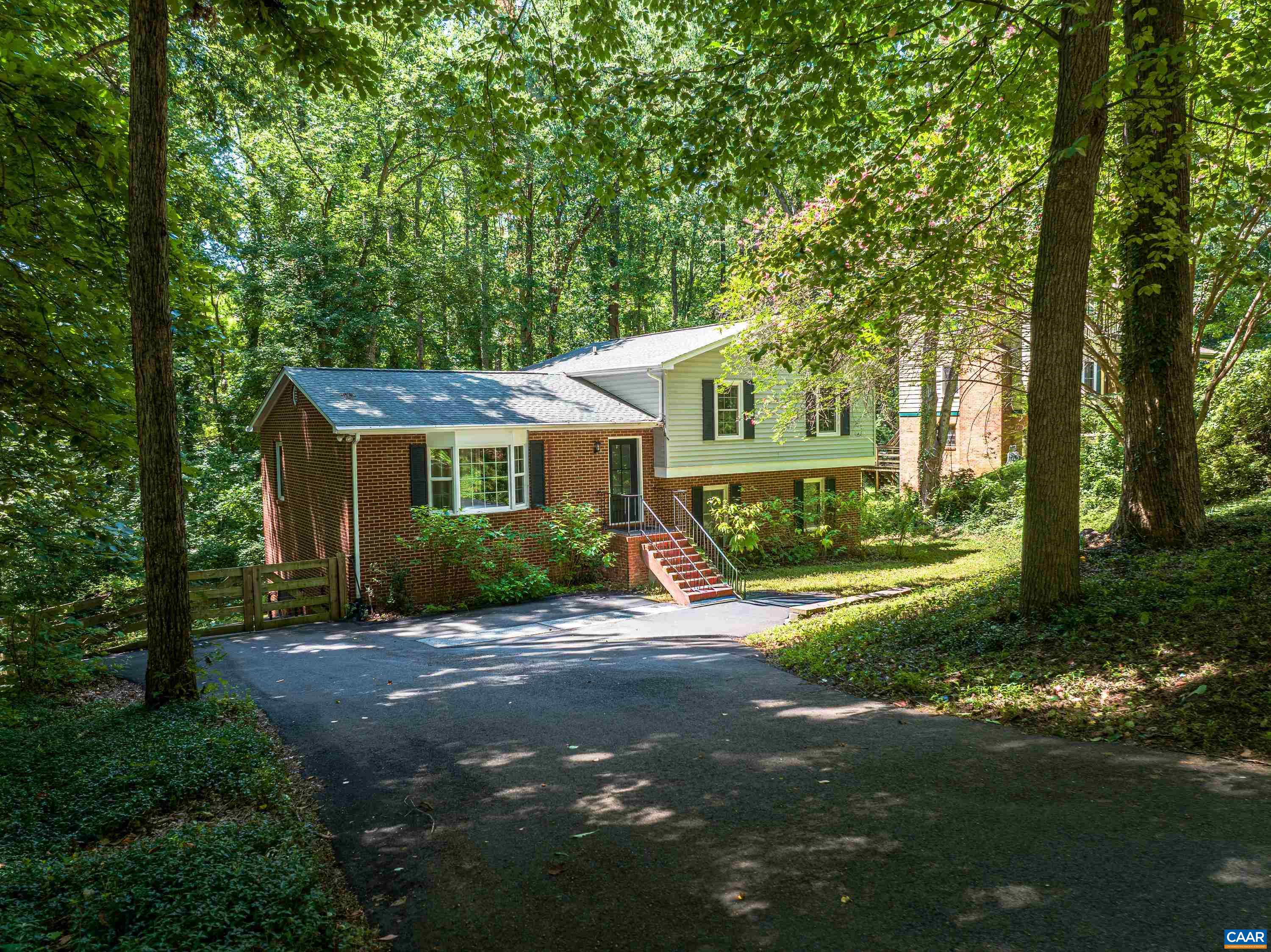 Ample Parking Onsite & On-Street Ample Parking Onsite & On-Street