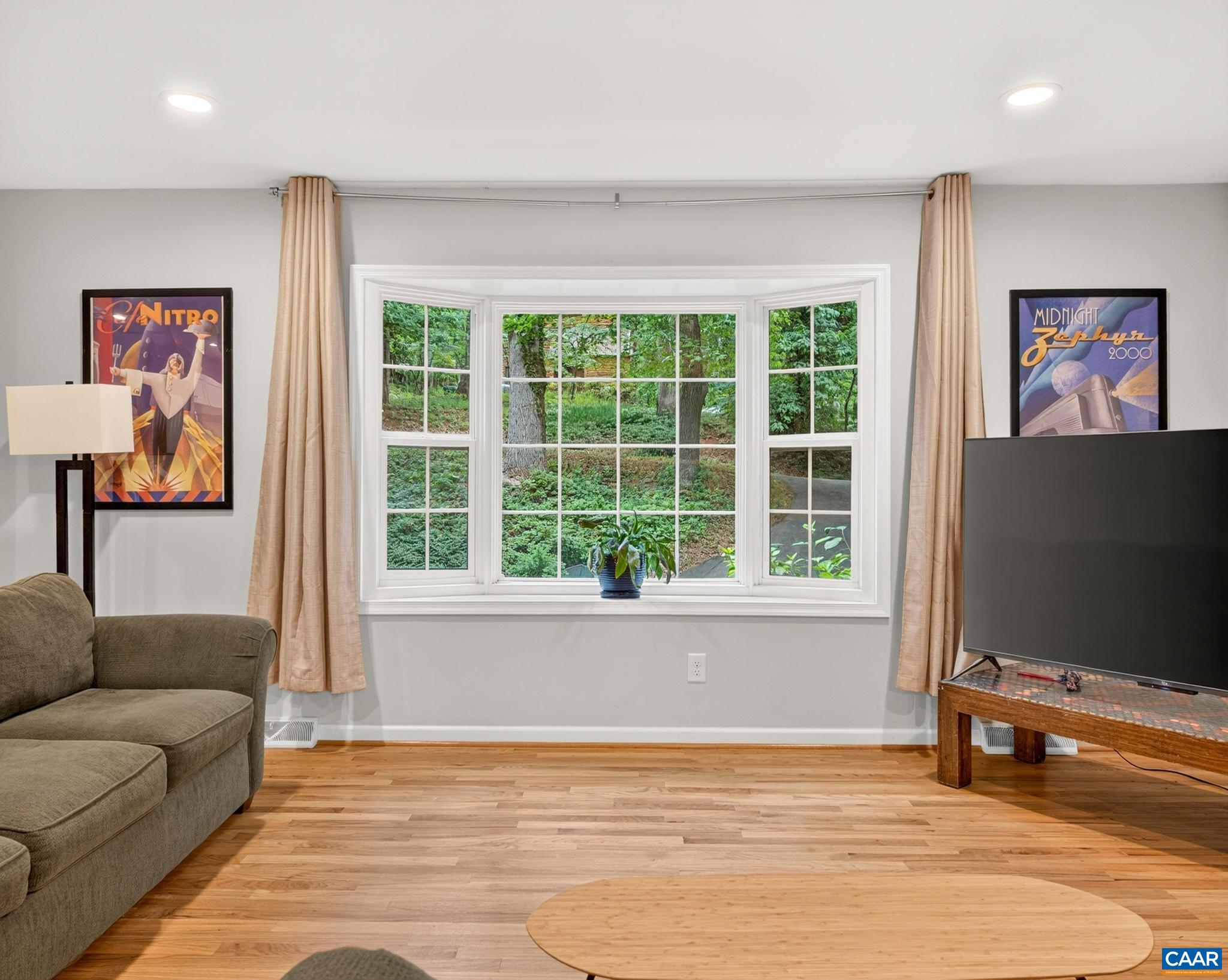 Fully Renovated Home Inside & Out in 2020 & added Guest Suite w/4th BR (2023) Fully Renovated Home Inside & Out in 2020 & added Guest Suite w/4th BR (2023)