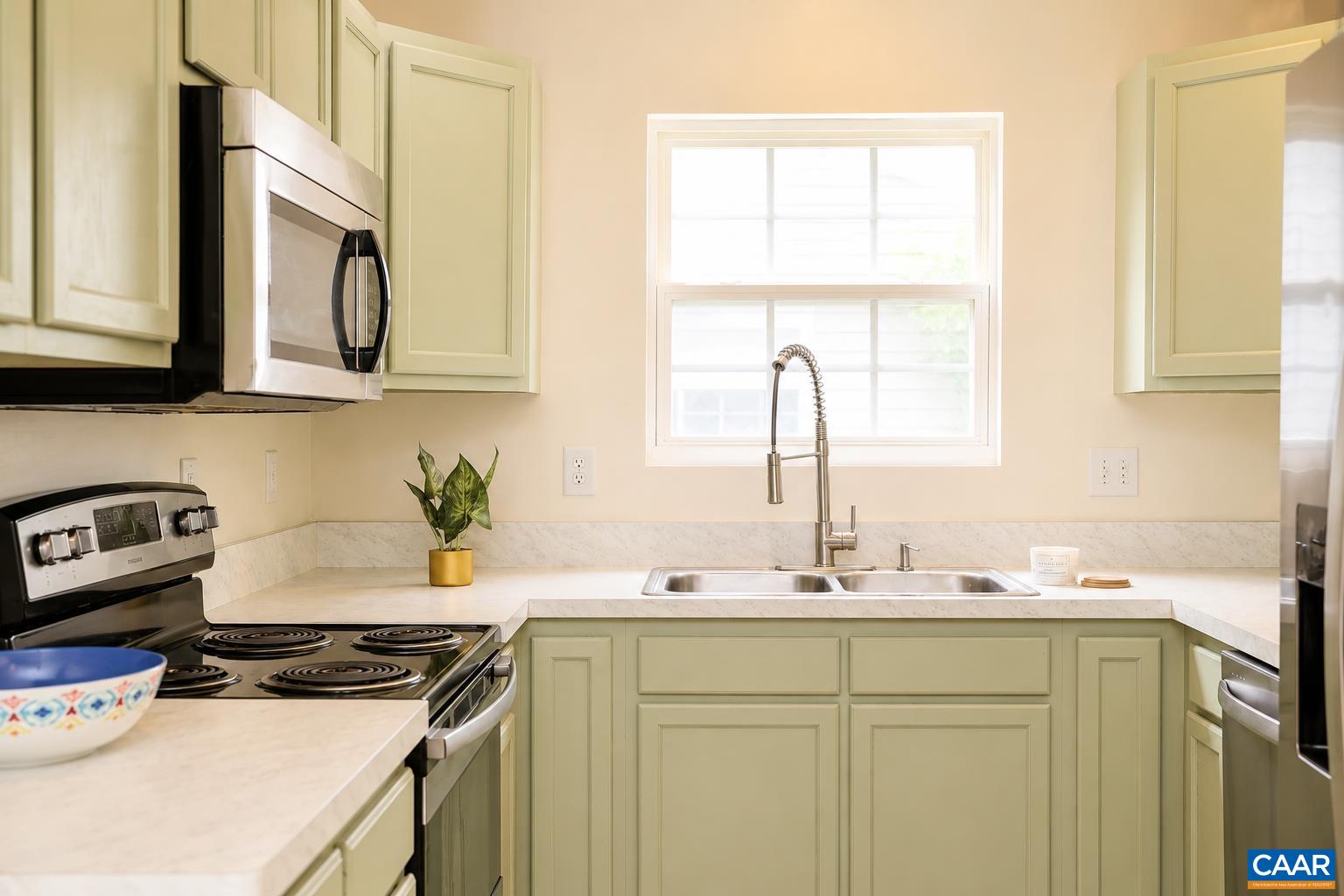 117 WATERBURY CT, CHARLOTTESVILLE, Virginia 22902, 3 Bedrooms Bedrooms, ,2 BathroomsBathrooms,Residential,117 WATERBURY CT,680210 MLS # 680210