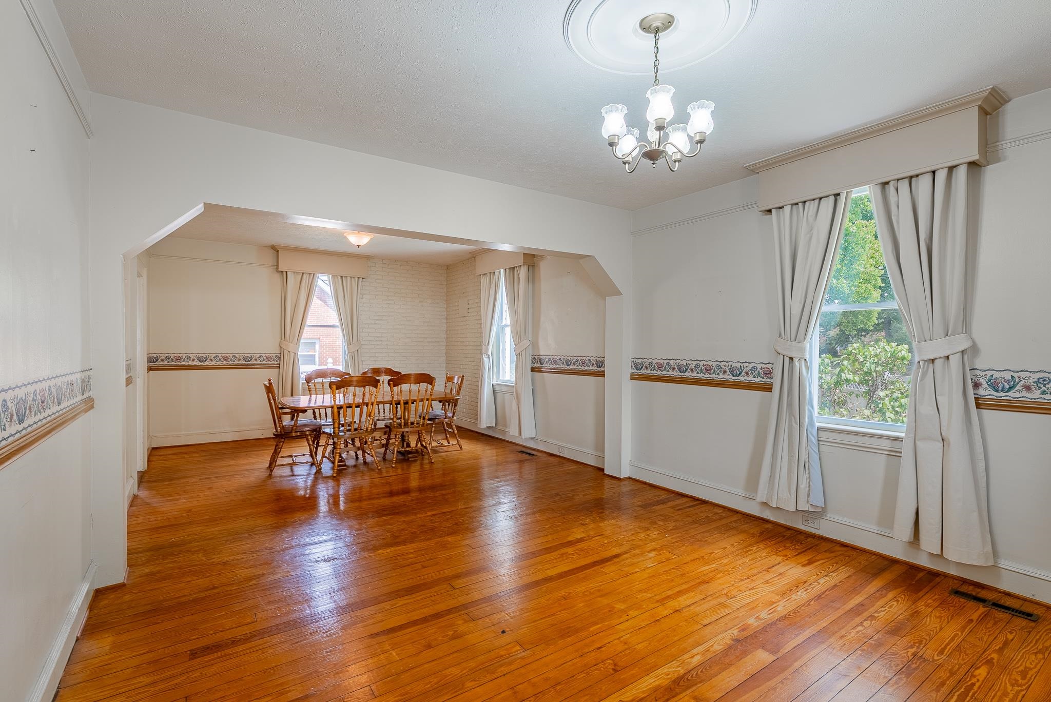 409 8TH ST, WAYNESBORO, Virginia 22980, 4 Bedrooms Bedrooms, ,2 BathroomsBathrooms,Residential,409 8TH ST,680819 MLS # 680819