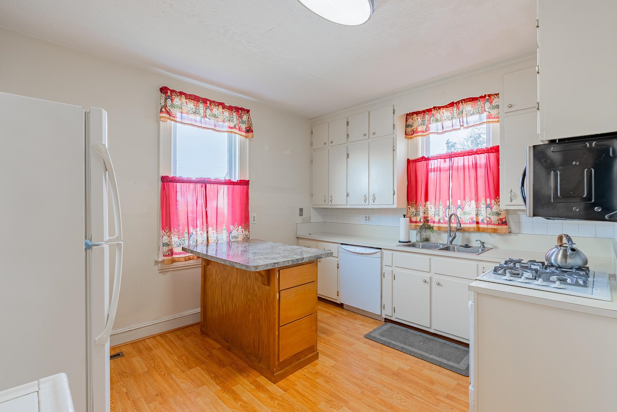 409 8TH ST, WAYNESBORO, Virginia 22980, 4 Bedrooms Bedrooms, ,2 BathroomsBathrooms,Residential,409 8TH ST,680819 MLS # 680819