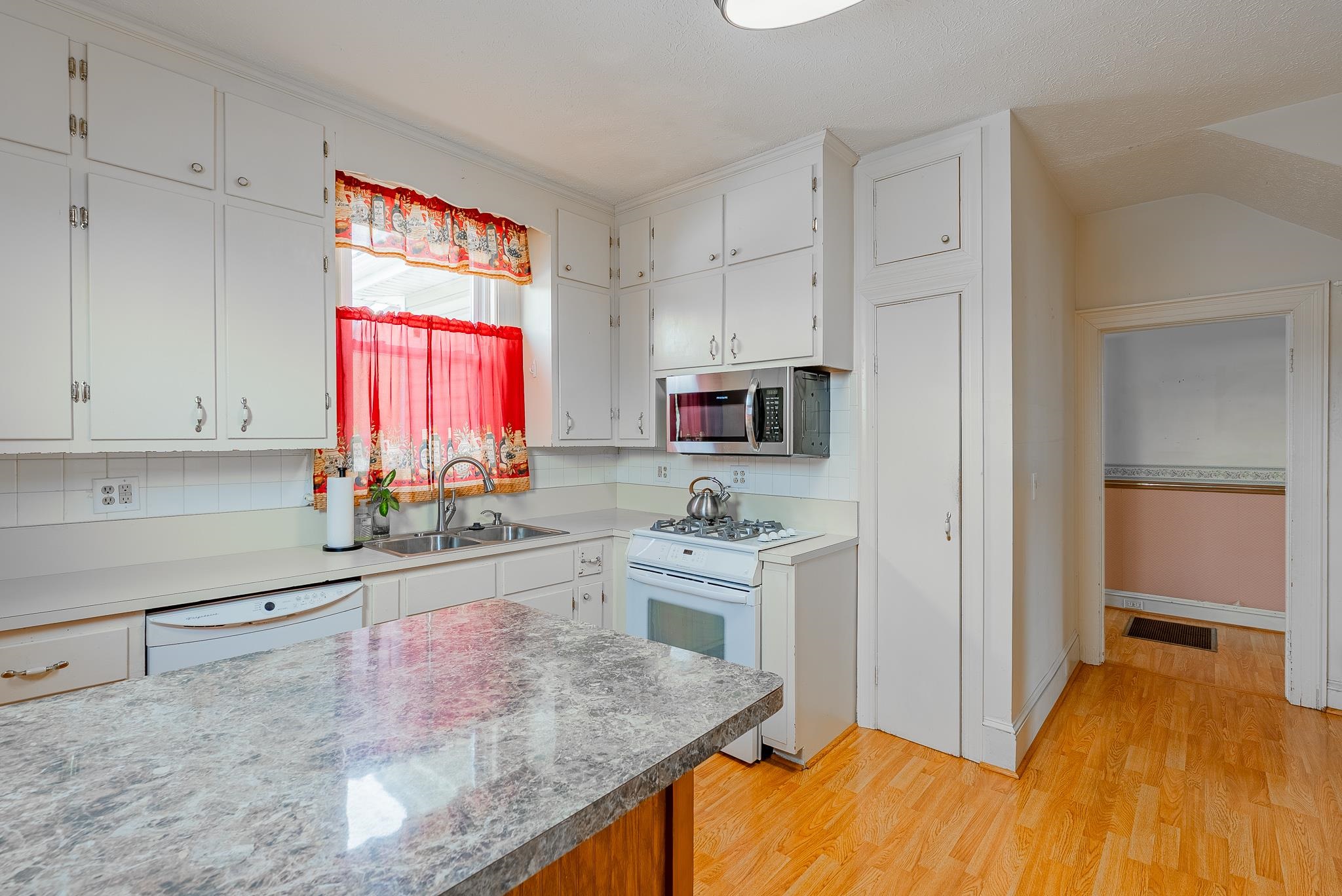 409 8TH ST, WAYNESBORO, Virginia 22980, 4 Bedrooms Bedrooms, ,2 BathroomsBathrooms,Residential,409 8TH ST,680819 MLS # 680819