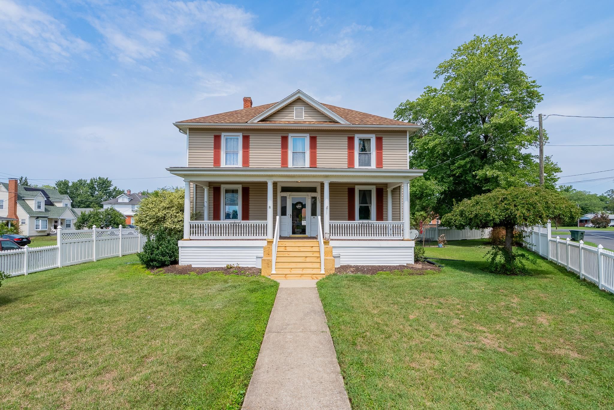409 8TH ST, WAYNESBORO, Virginia 22980, 4 Bedrooms Bedrooms, ,2 BathroomsBathrooms,Residential,409 8TH ST,680819 MLS # 680819