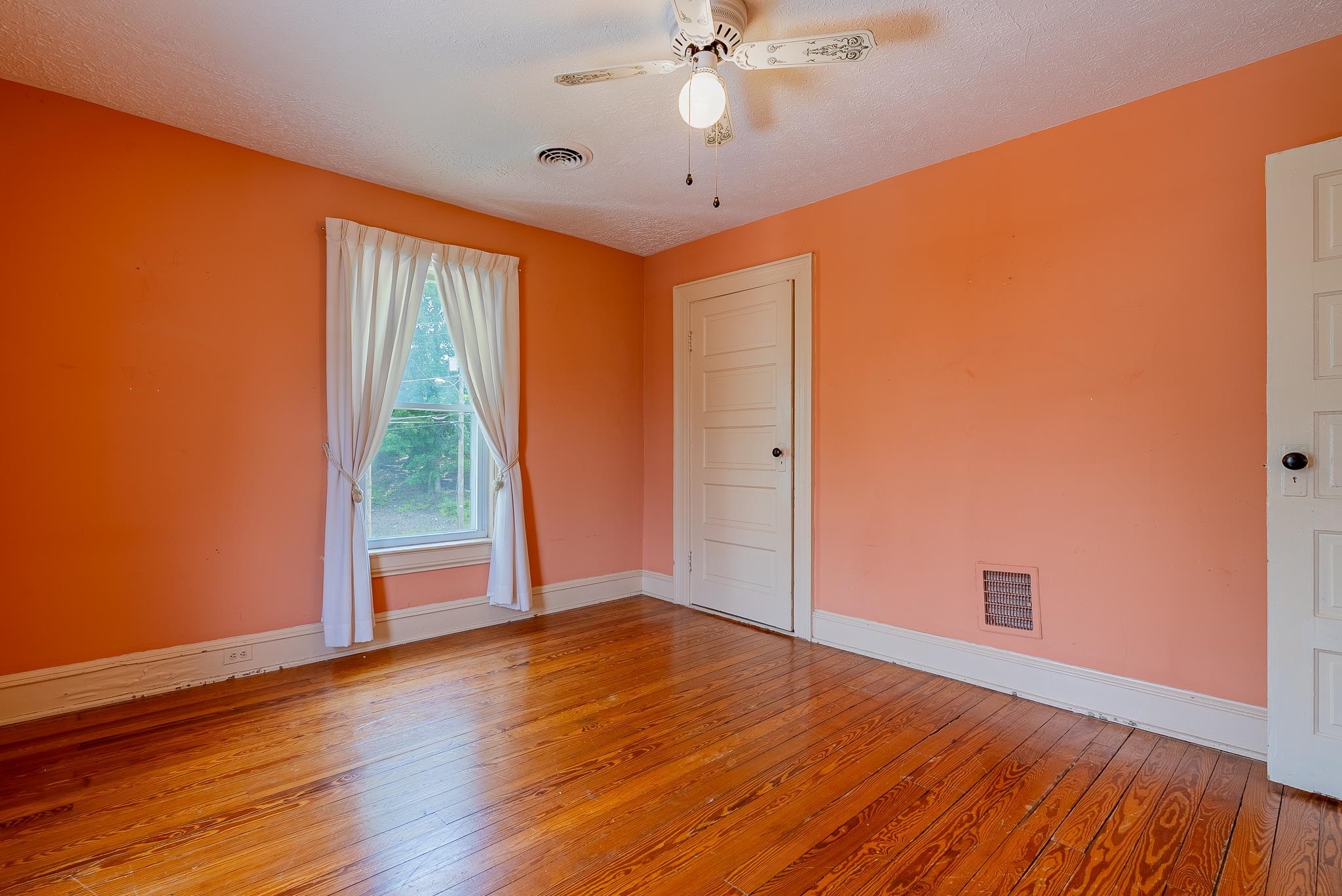 409 8TH ST, WAYNESBORO, Virginia 22980, 4 Bedrooms Bedrooms, ,2 BathroomsBathrooms,Residential,409 8TH ST,680819 MLS # 680819