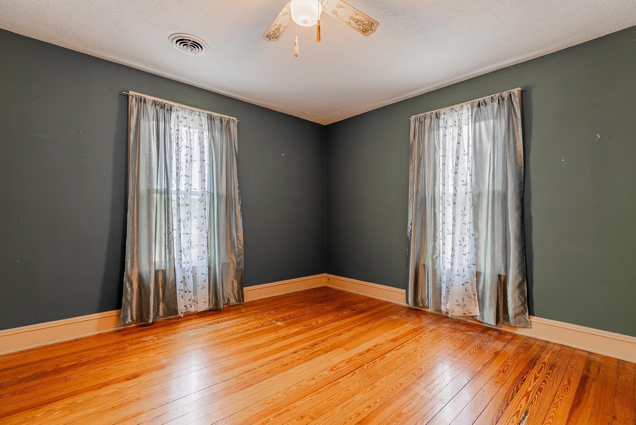 409 8TH ST, WAYNESBORO, Virginia 22980, 4 Bedrooms Bedrooms, ,2 BathroomsBathrooms,Residential,409 8TH ST,680819 MLS # 680819