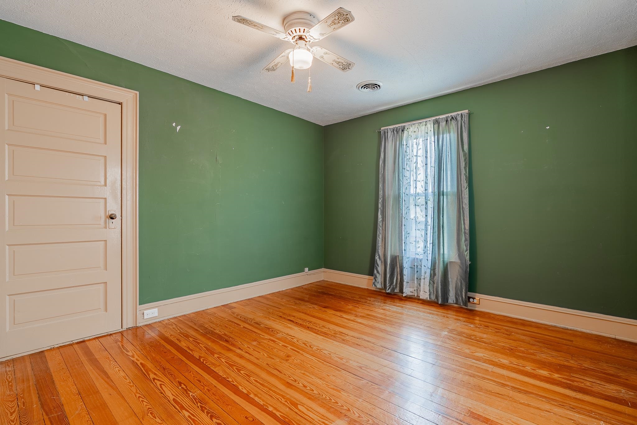 409 8TH ST, WAYNESBORO, Virginia 22980, 4 Bedrooms Bedrooms, ,2 BathroomsBathrooms,Residential,409 8TH ST,680819 MLS # 680819