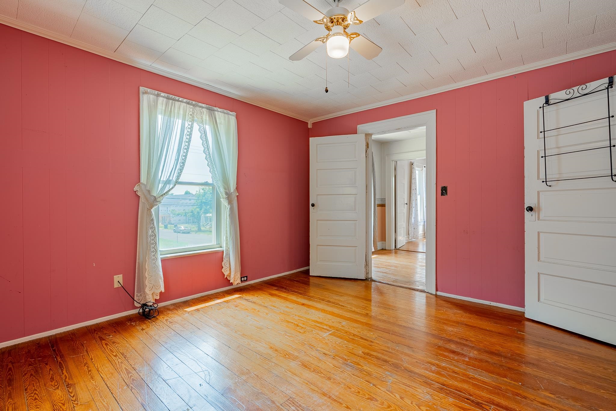 409 8TH ST, WAYNESBORO, Virginia 22980, 4 Bedrooms Bedrooms, ,2 BathroomsBathrooms,Residential,409 8TH ST,680819 MLS # 680819