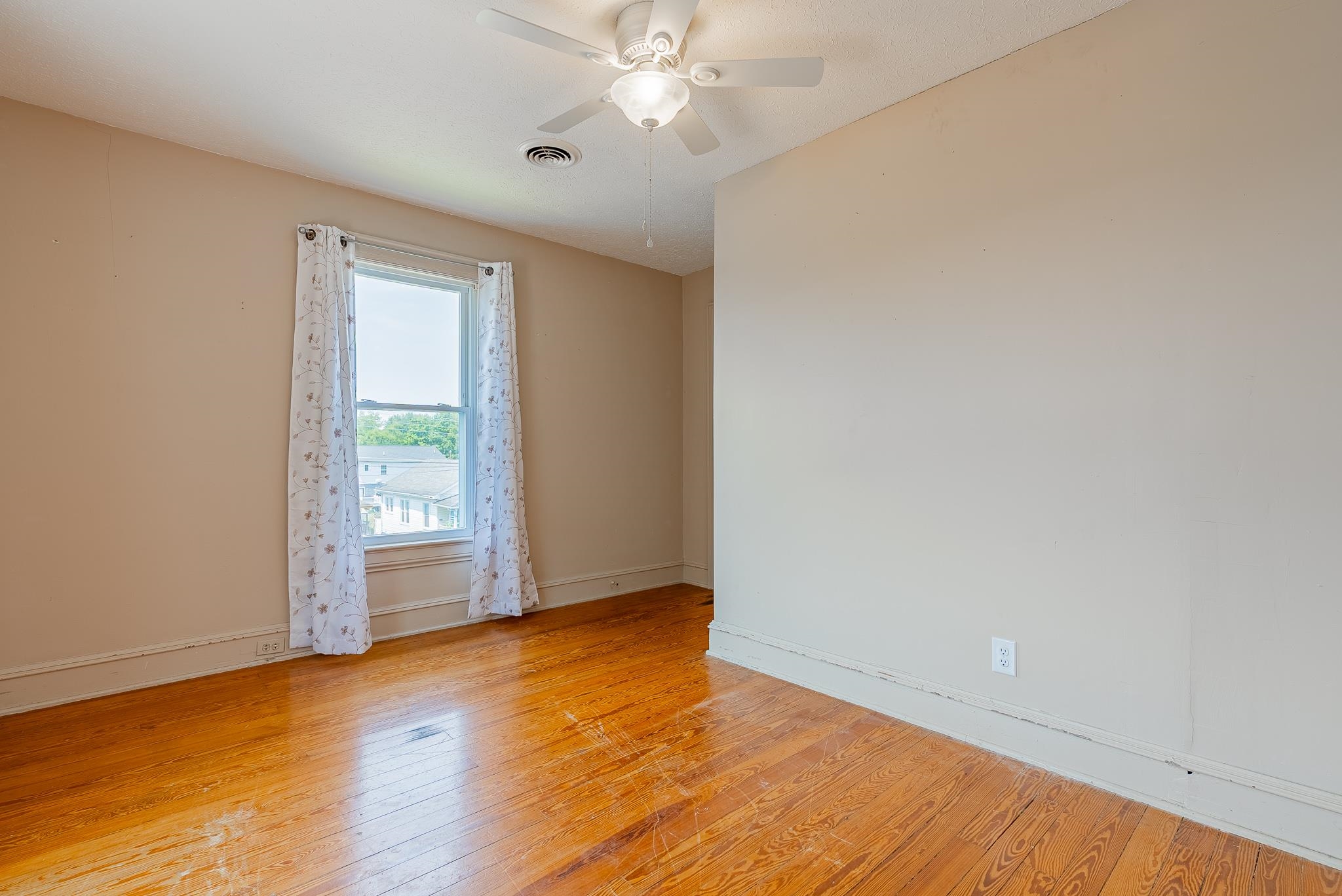 409 8TH ST, WAYNESBORO, Virginia 22980, 4 Bedrooms Bedrooms, ,2 BathroomsBathrooms,Residential,409 8TH ST,680819 MLS # 680819