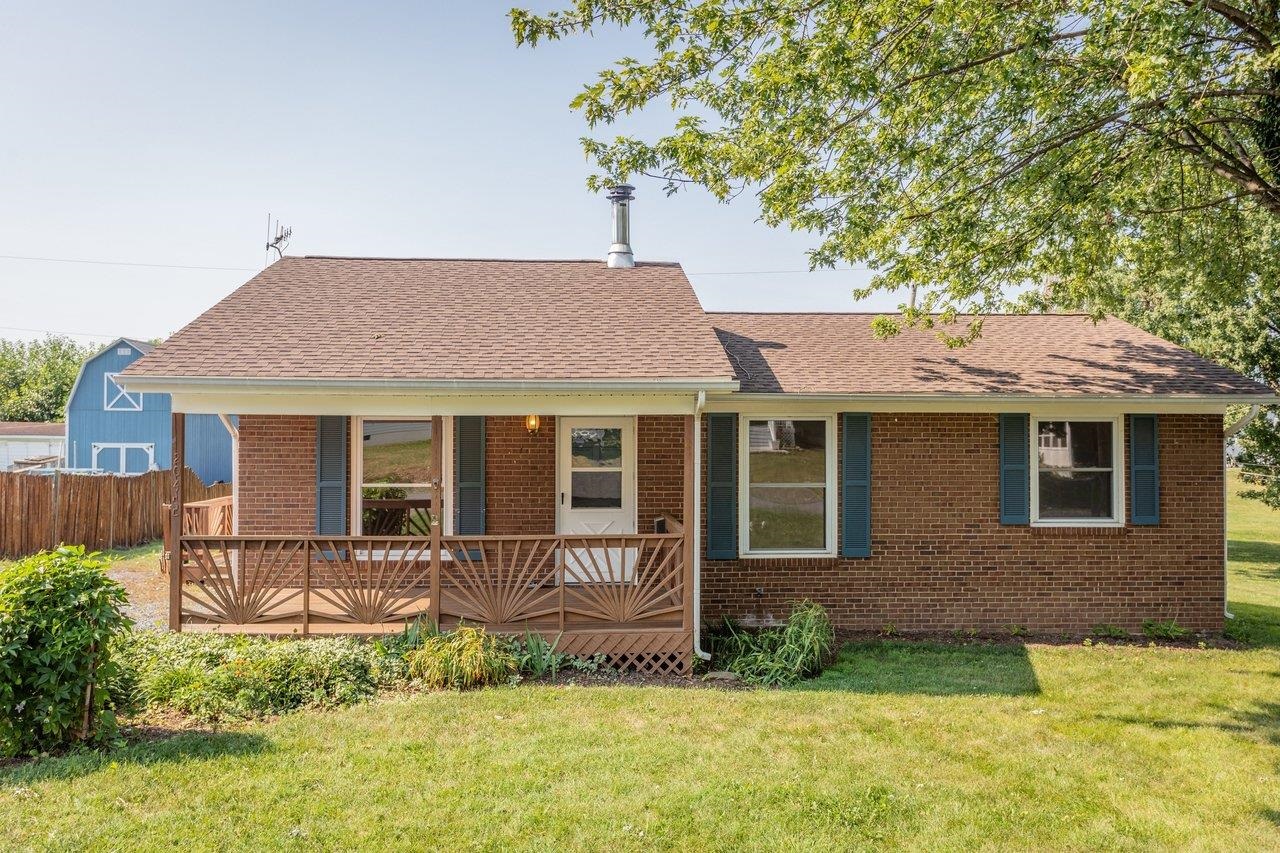 204 FOURTH ST, BROADWAY, Virginia 22815, 3 Bedrooms Bedrooms, ,1 BathroomBathrooms,Residential,204 FOURTH ST,680823 MLS # 680823