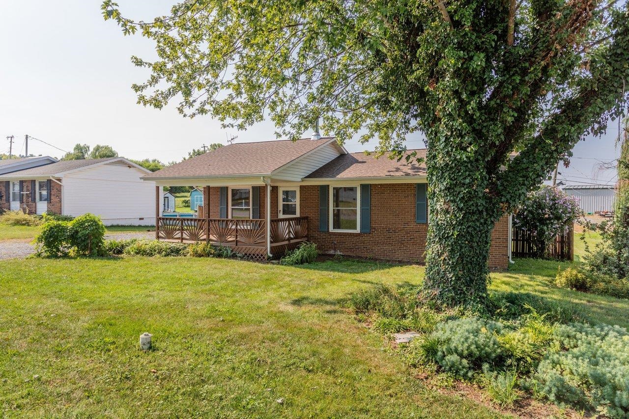 204 FOURTH ST, BROADWAY, Virginia 22815, 3 Bedrooms Bedrooms, ,1 BathroomBathrooms,Residential,204 FOURTH ST,680823 MLS # 680823