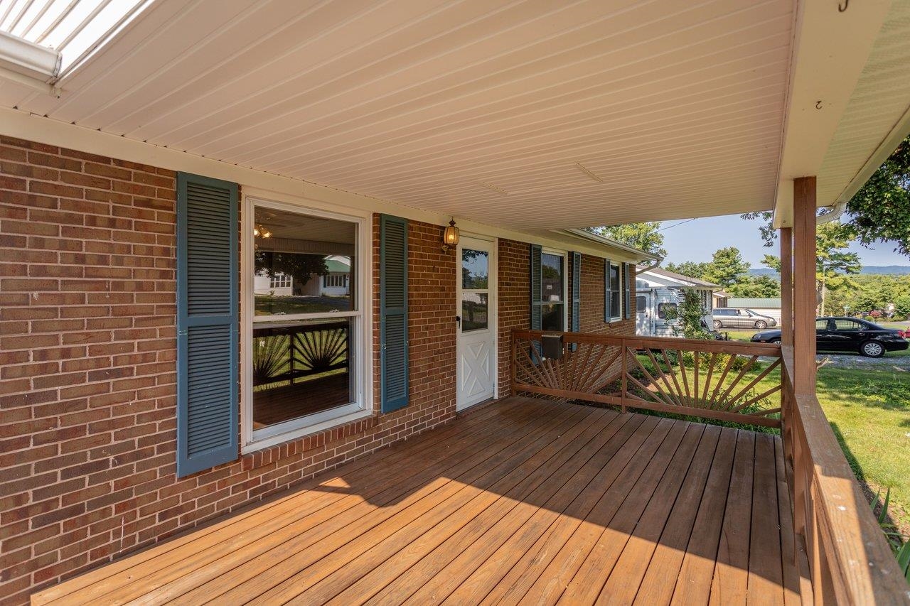 204 FOURTH ST, BROADWAY, Virginia 22815, 3 Bedrooms Bedrooms, ,1 BathroomBathrooms,Residential,204 FOURTH ST,680823 MLS # 680823