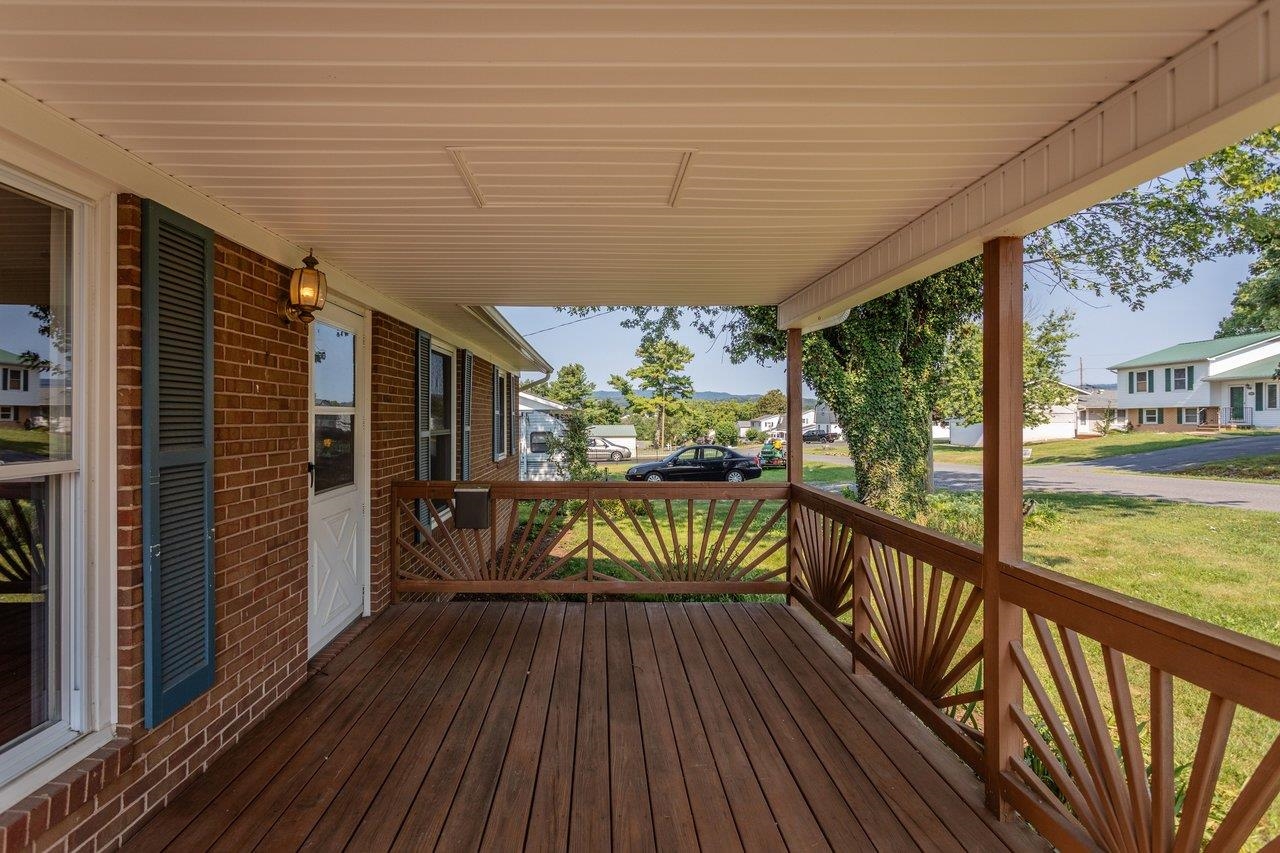 204 FOURTH ST, BROADWAY, Virginia 22815, 3 Bedrooms Bedrooms, ,1 BathroomBathrooms,Residential,204 FOURTH ST,680823 MLS # 680823
