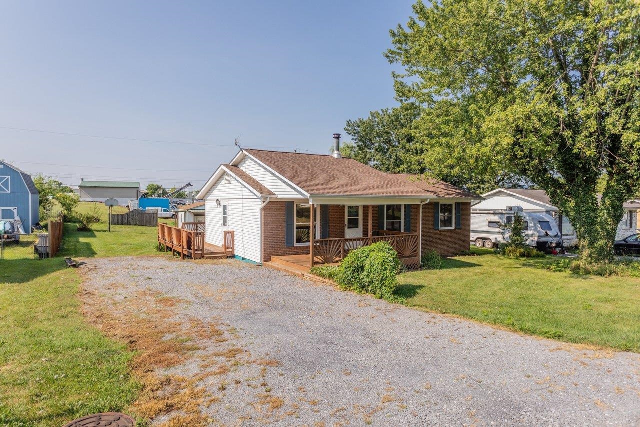 204 FOURTH ST, BROADWAY, Virginia 22815, 3 Bedrooms Bedrooms, ,1 BathroomBathrooms,Residential,204 FOURTH ST,680823 MLS # 680823