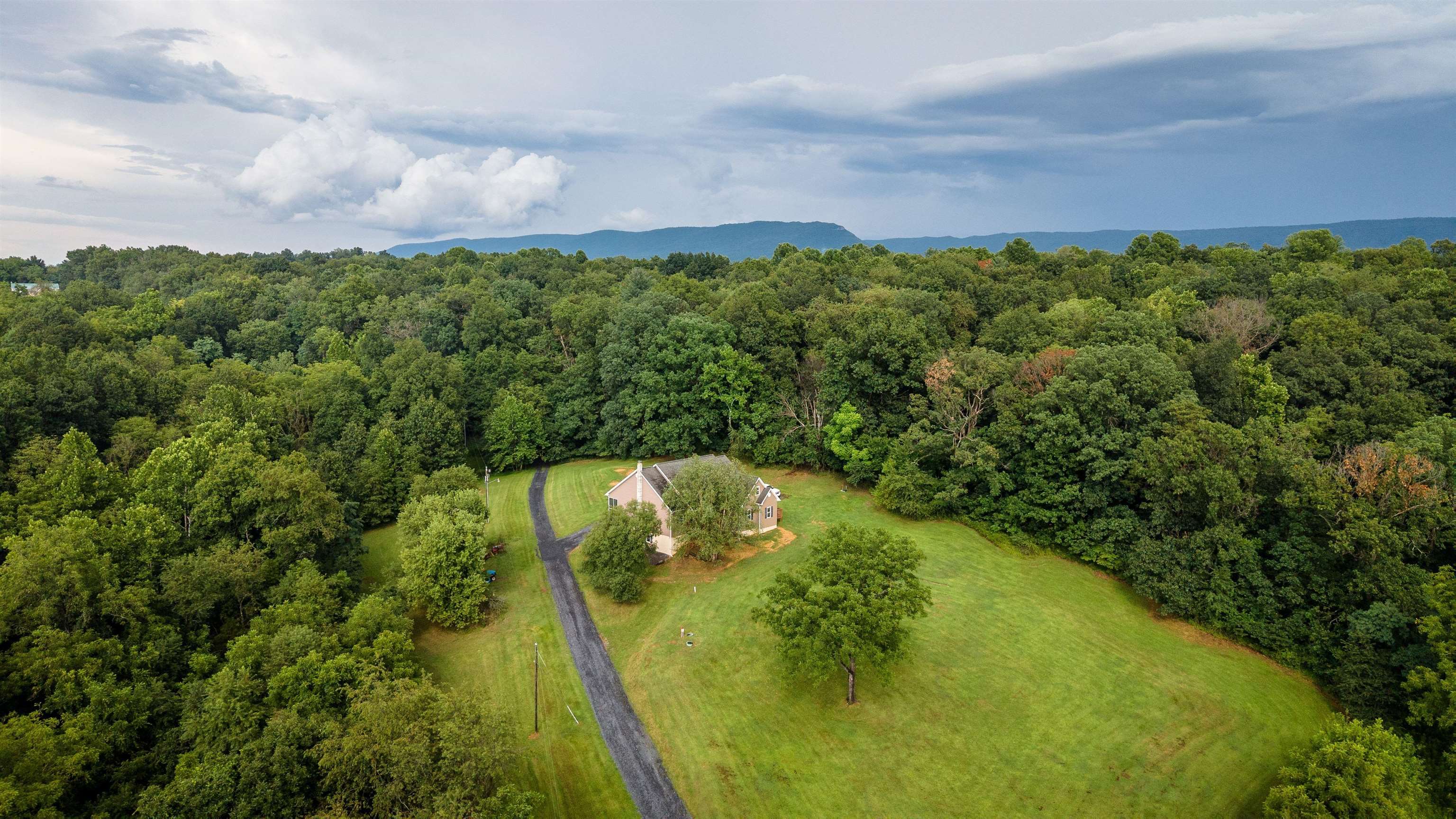 148 TURKEY KNOB RD, QUICKSBURG, Virginia 22847, 3 Bedrooms Bedrooms, ,2 BathroomsBathrooms,Residential,148 TURKEY KNOB RD,680847 MLS # 680847