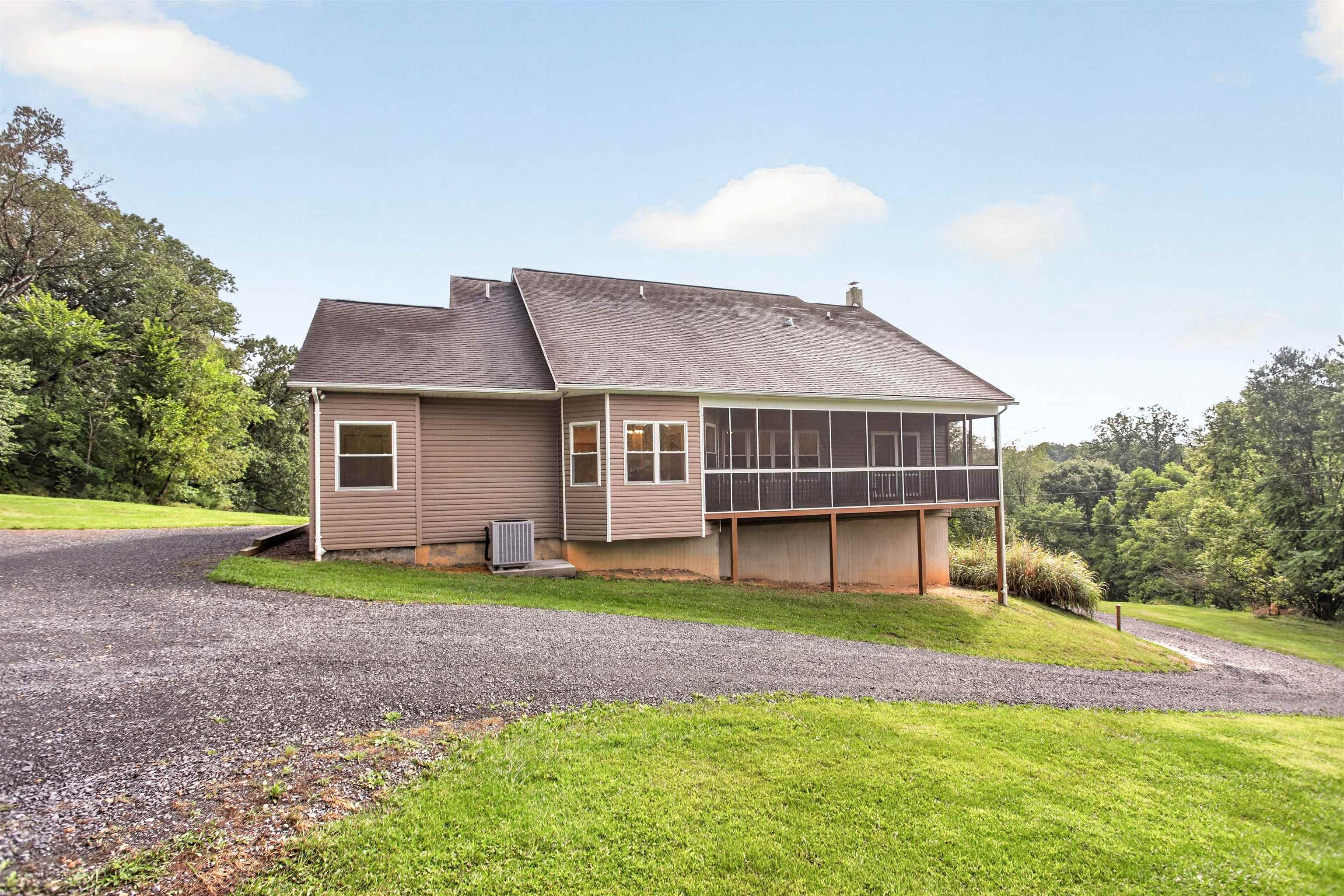 148 TURKEY KNOB RD, QUICKSBURG, Virginia 22847, 3 Bedrooms Bedrooms, ,2 BathroomsBathrooms,Residential,148 TURKEY KNOB RD,680847 MLS # 680847