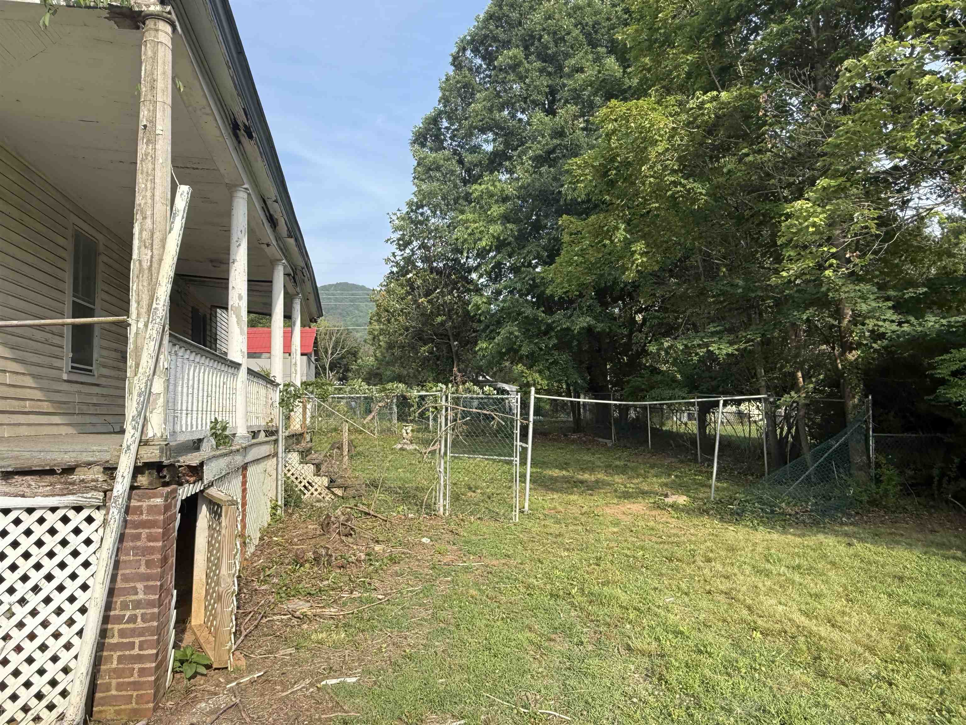 2374 MAPLE AVE, BUENA VISTA, Virginia 24416, 6 Bedrooms Bedrooms, ,3 BathroomsBathrooms,Residential,2374 MAPLE AVE,678415 MLS # 678415