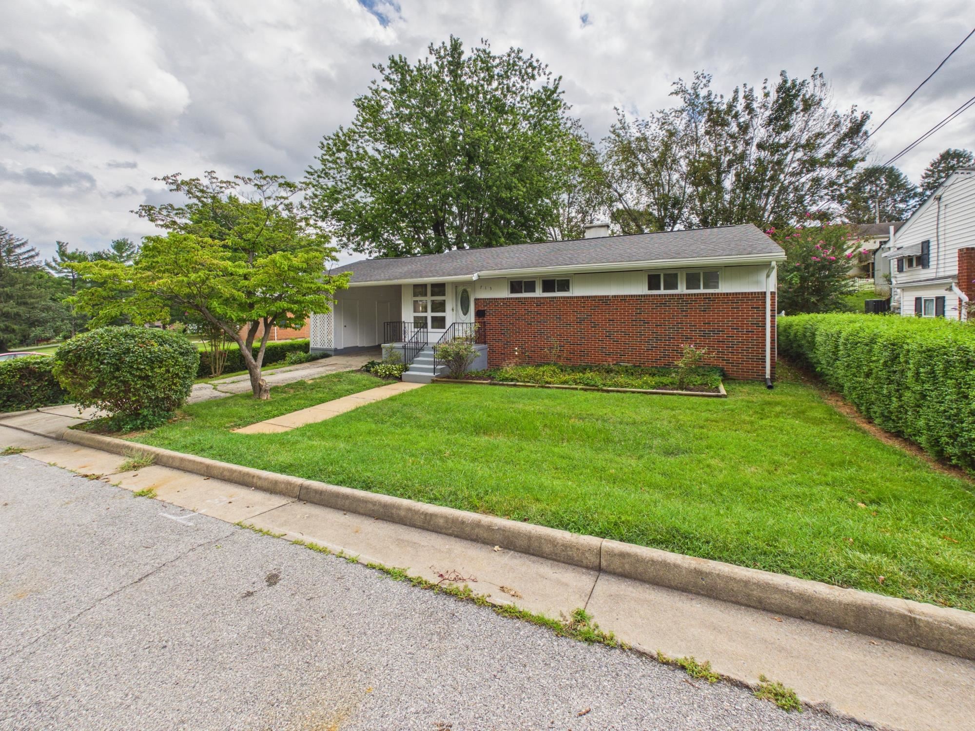 715 CHERRY HILL DR, STAUNTON, Virginia 24401, 3 Bedrooms Bedrooms, ,1 BathroomBathrooms,Residential,715 CHERRY HILL DR,680873 MLS # 680873 715 CHERRY HILL DR, STAUNTON, Virginia 24401, 3 Bedrooms Bedrooms, ,1 BathroomBathrooms,Residential,715 CHERRY HILL DR,680873 MLS # 680873