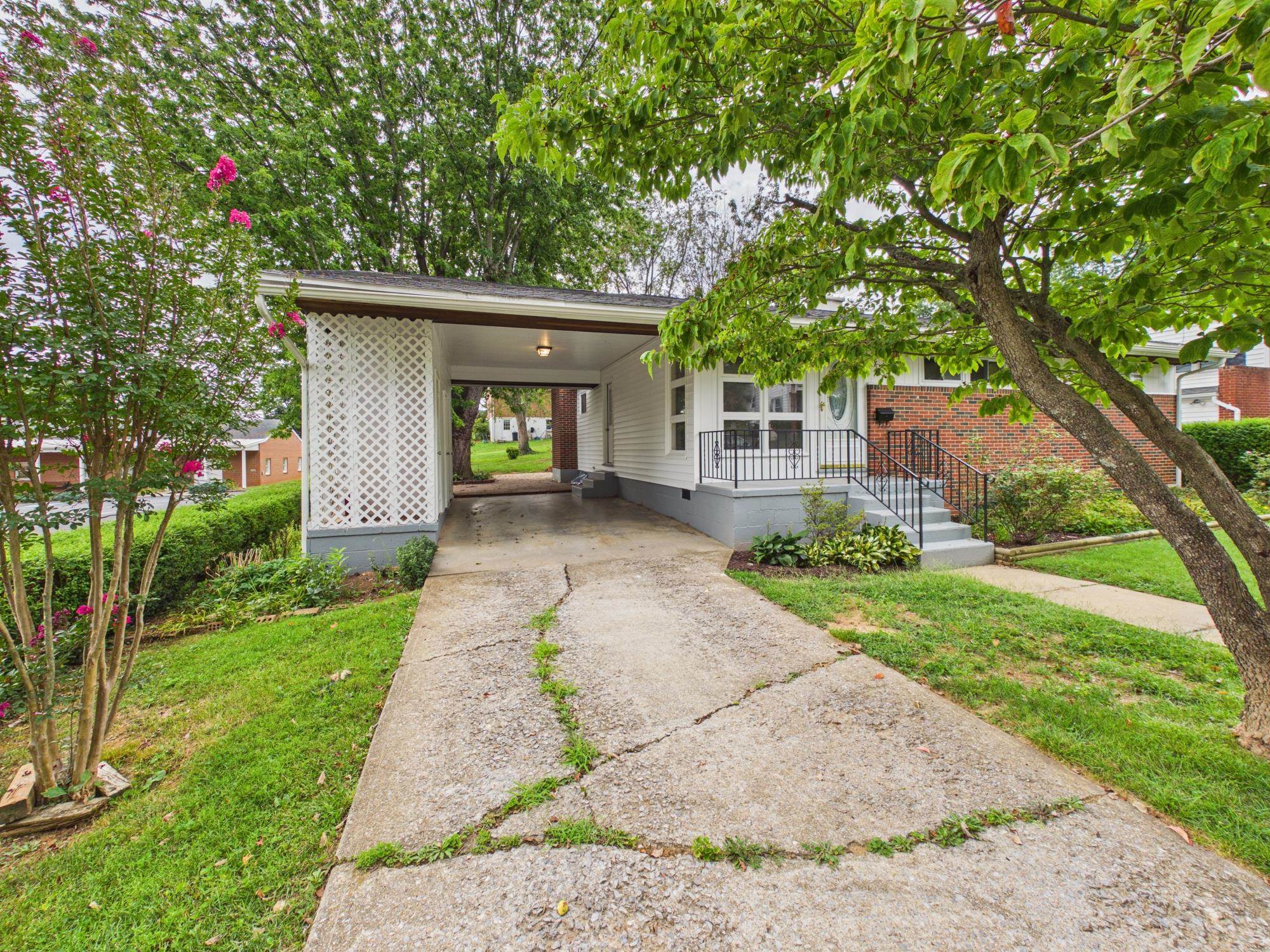 715 CHERRY HILL DR, STAUNTON, Virginia 24401, 3 Bedrooms Bedrooms, ,1 BathroomBathrooms,Residential,715 CHERRY HILL DR,680873 MLS # 680873 715 CHERRY HILL DR, STAUNTON, Virginia 24401, 3 Bedrooms Bedrooms, ,1 BathroomBathrooms,Residential,715 CHERRY HILL DR,680873 MLS # 680873