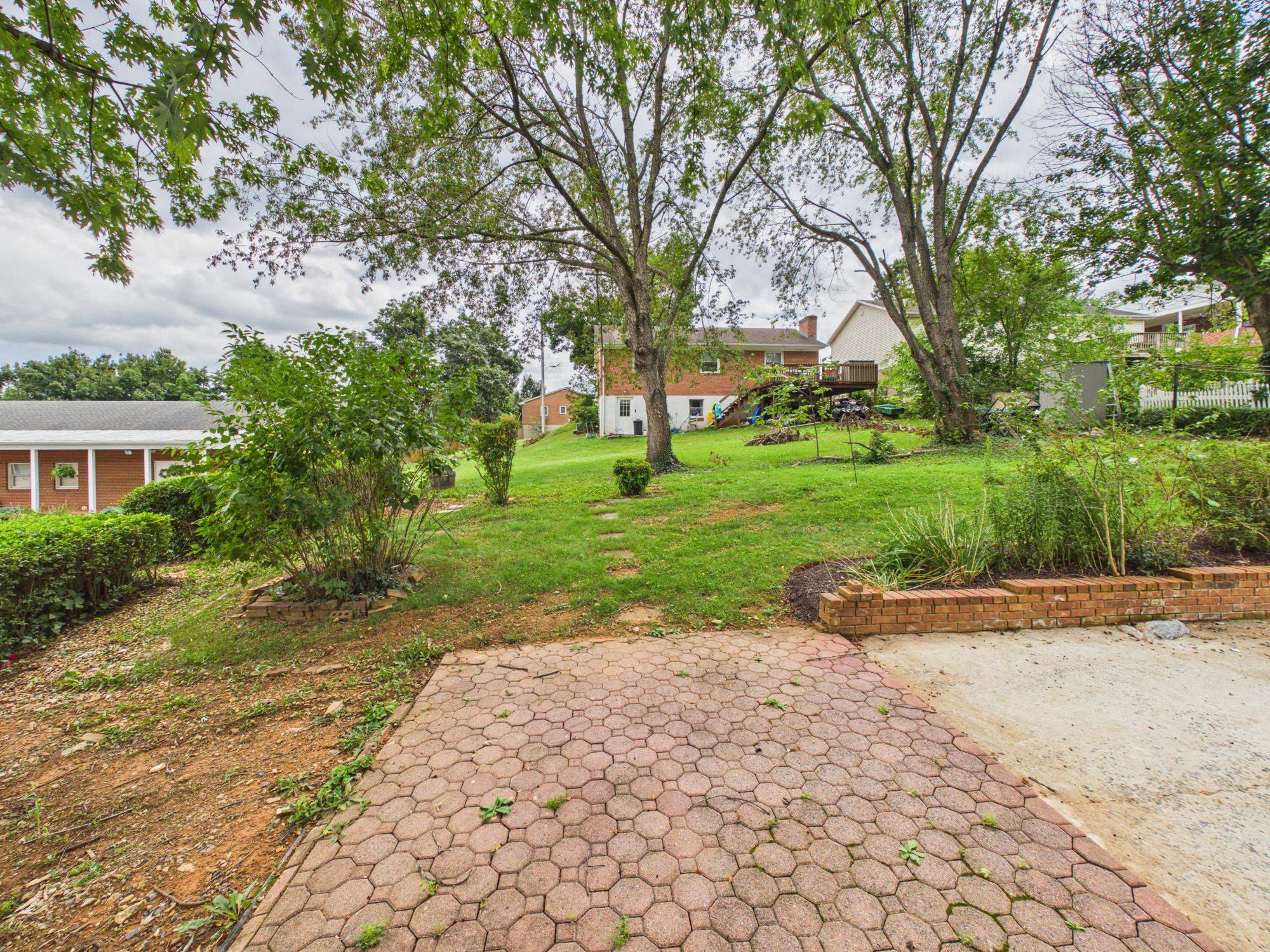 715 CHERRY HILL DR, STAUNTON, Virginia 24401, 3 Bedrooms Bedrooms, ,1 BathroomBathrooms,Residential,715 CHERRY HILL DR,680873 MLS # 680873 715 CHERRY HILL DR, STAUNTON, Virginia 24401, 3 Bedrooms Bedrooms, ,1 BathroomBathrooms,Residential,715 CHERRY HILL DR,680873 MLS # 680873