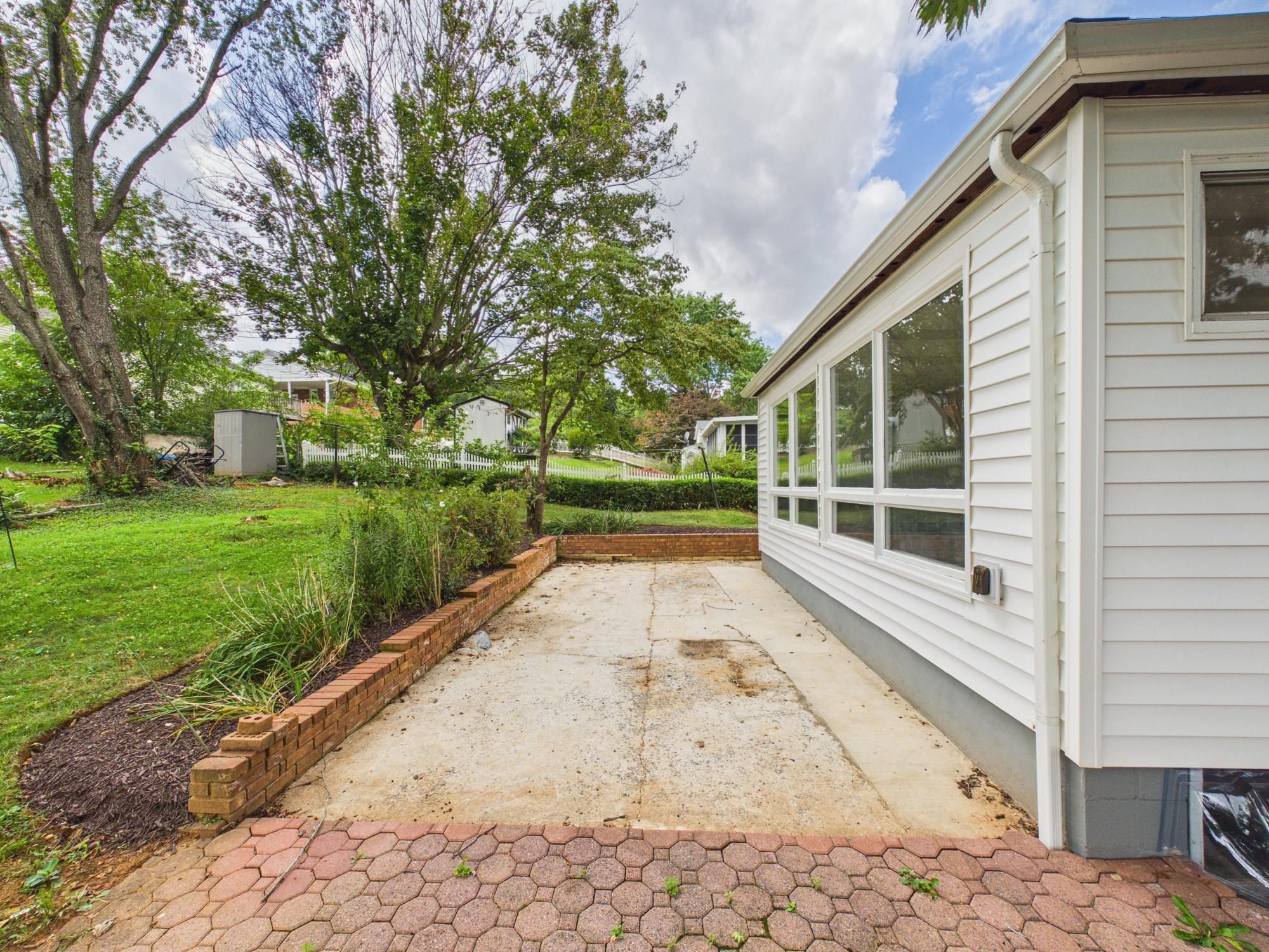 715 CHERRY HILL DR, STAUNTON, Virginia 24401, 3 Bedrooms Bedrooms, ,1 BathroomBathrooms,Residential,715 CHERRY HILL DR,680873 MLS # 680873 715 CHERRY HILL DR, STAUNTON, Virginia 24401, 3 Bedrooms Bedrooms, ,1 BathroomBathrooms,Residential,715 CHERRY HILL DR,680873 MLS # 680873