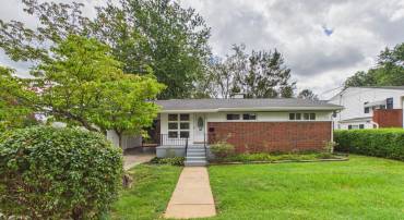 715 CHERRY HILL DR, STAUNTON, Virginia 24401, 3 Bedrooms Bedrooms, ,1 BathroomBathrooms,Residential,715 CHERRY HILL DR,680873 MLS # 680873