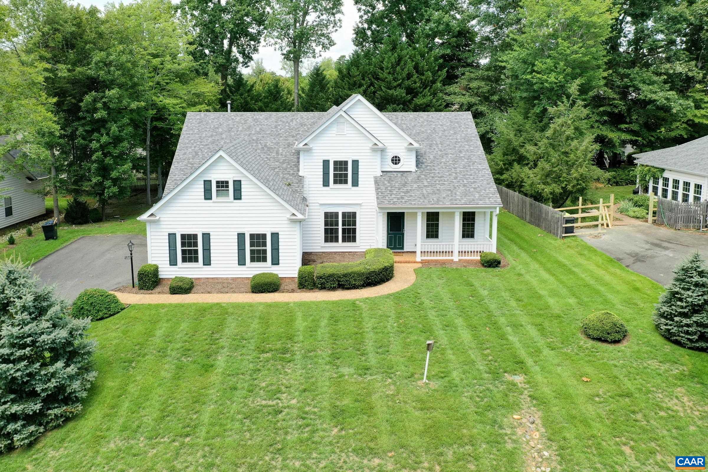 Lovely home in the popular Dunlora community with private back yard. Lovely home in the popular Dunlora community with private back yard.
