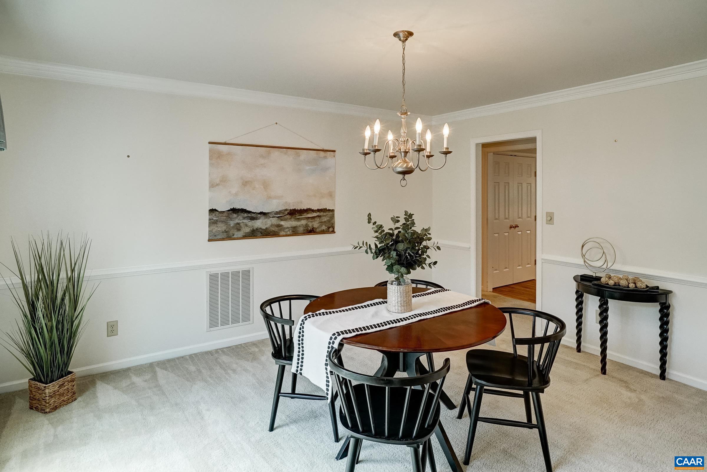 Chair rail and crown moulding in the dining room. Chair rail and crown moulding in the dining room.