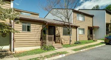 One level living with a huge walk-out basement!