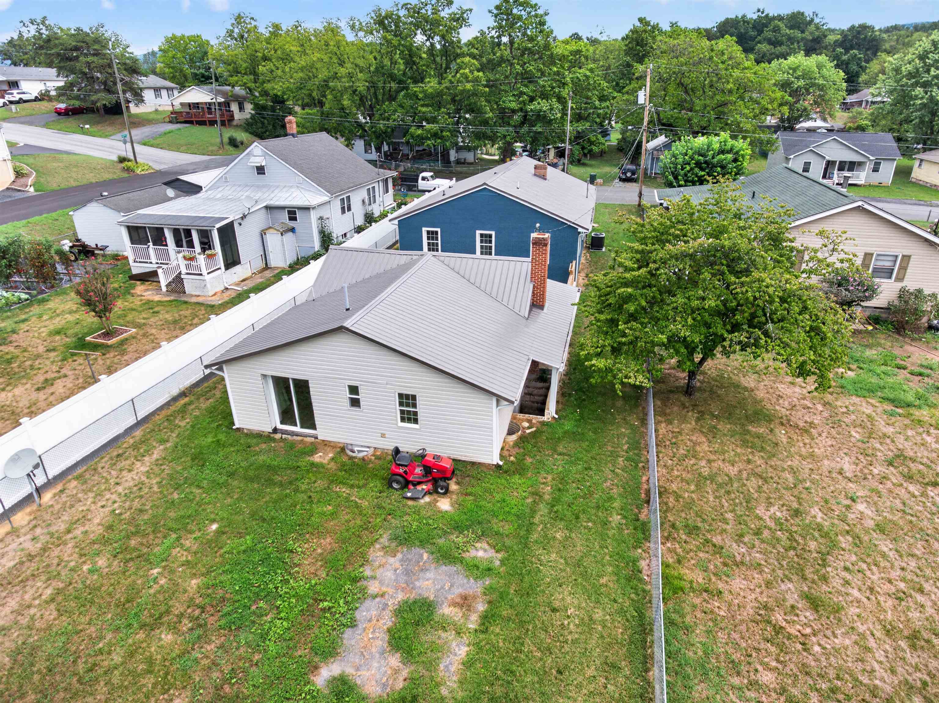 1433 HARDING AVE, WAYNESBORO, Virginia 22980, 3 Bedrooms Bedrooms, ,2 BathroomsBathrooms,Residential,1433 HARDING AVE,680888 MLS # 680888