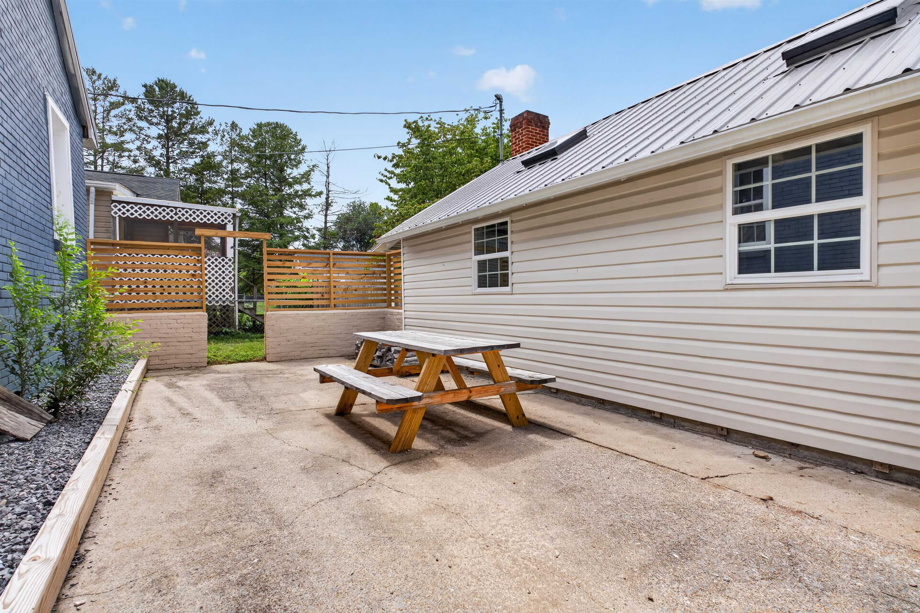 1433 HARDING AVE, WAYNESBORO, Virginia 22980, 3 Bedrooms Bedrooms, ,2 BathroomsBathrooms,Residential,1433 HARDING AVE,680888 MLS # 680888