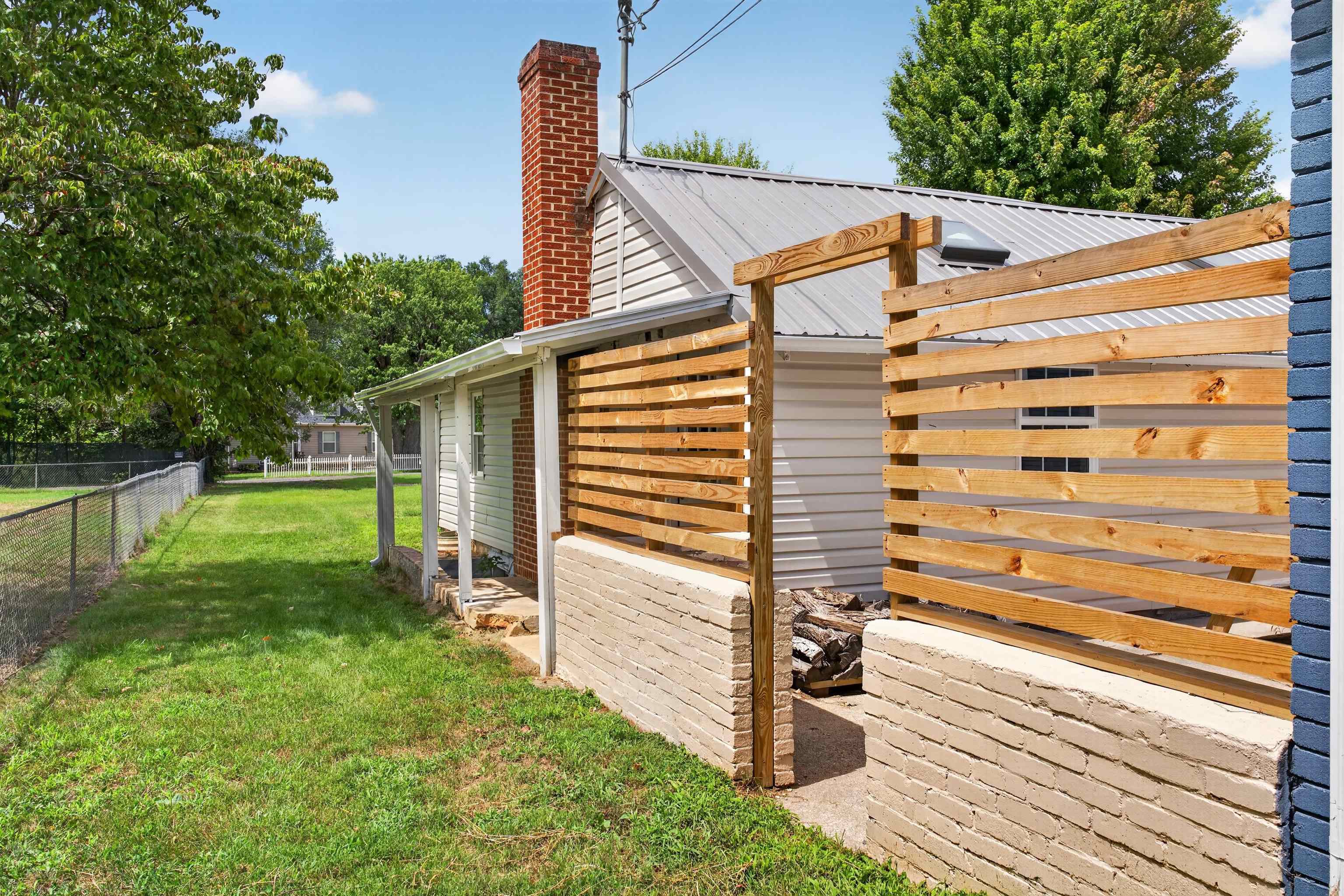 1433 HARDING AVE, WAYNESBORO, Virginia 22980, 3 Bedrooms Bedrooms, ,2 BathroomsBathrooms,Residential,1433 HARDING AVE,680888 MLS # 680888