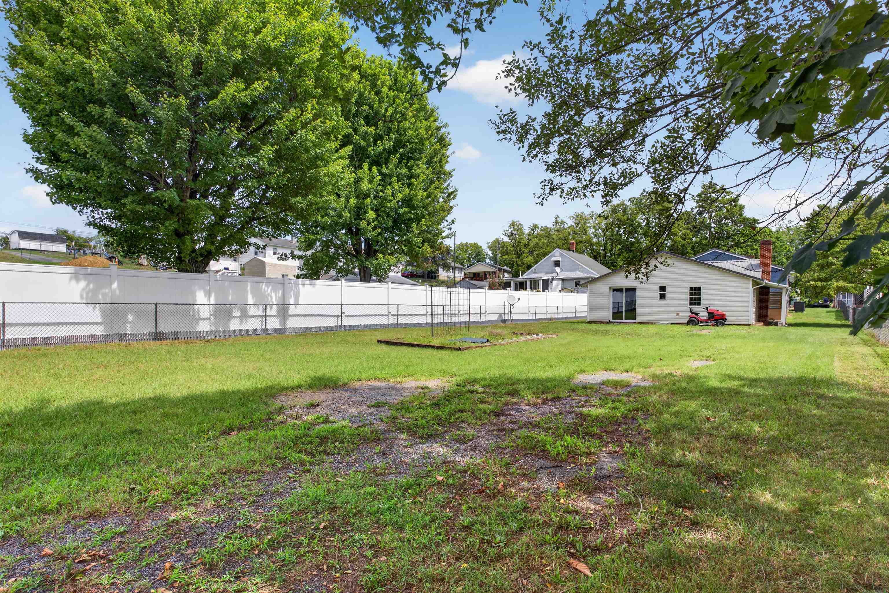 1433 HARDING AVE, WAYNESBORO, Virginia 22980, 3 Bedrooms Bedrooms, ,2 BathroomsBathrooms,Residential,1433 HARDING AVE,680888 MLS # 680888