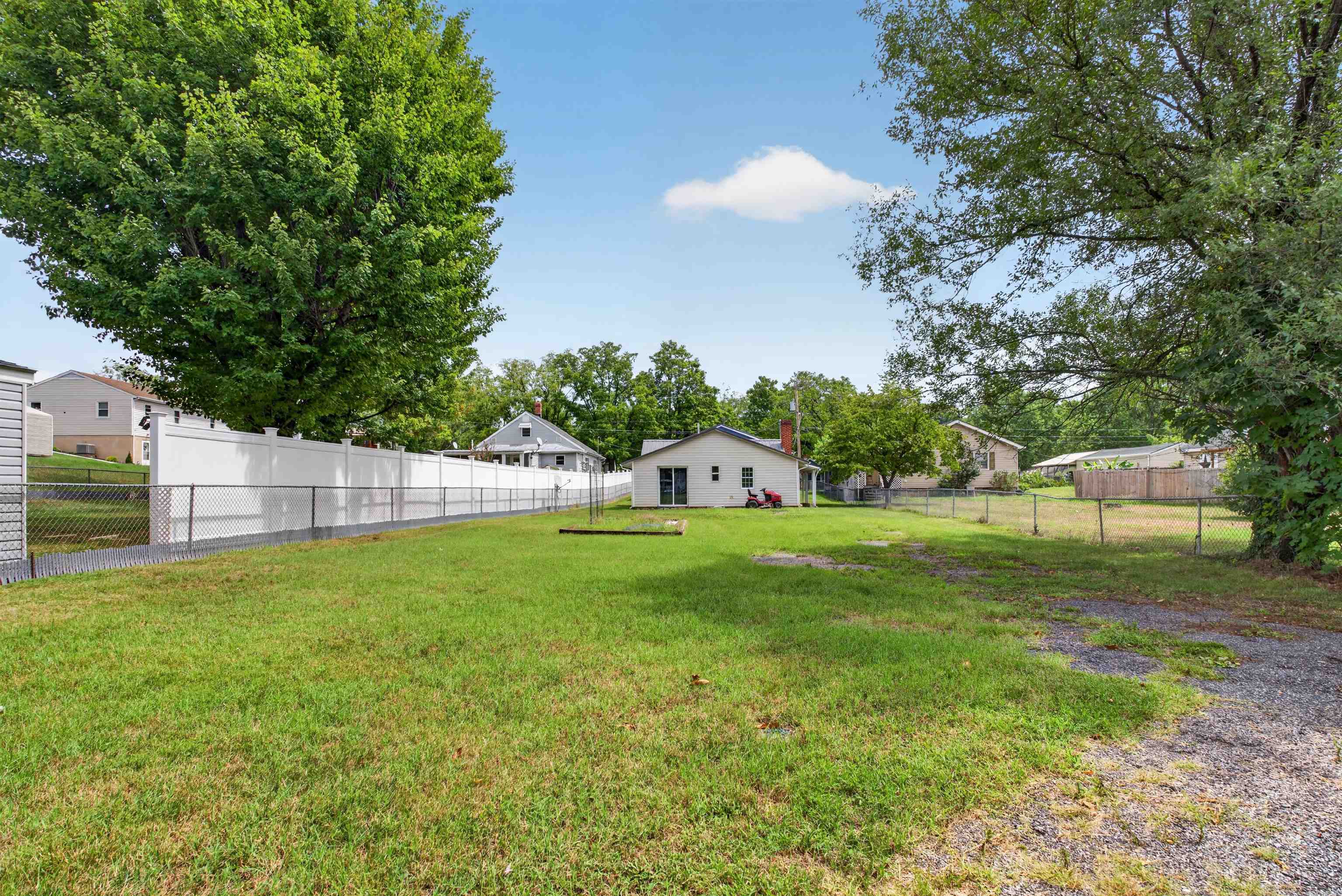 1433 HARDING AVE, WAYNESBORO, Virginia 22980, 3 Bedrooms Bedrooms, ,2 BathroomsBathrooms,Residential,1433 HARDING AVE,680888 MLS # 680888