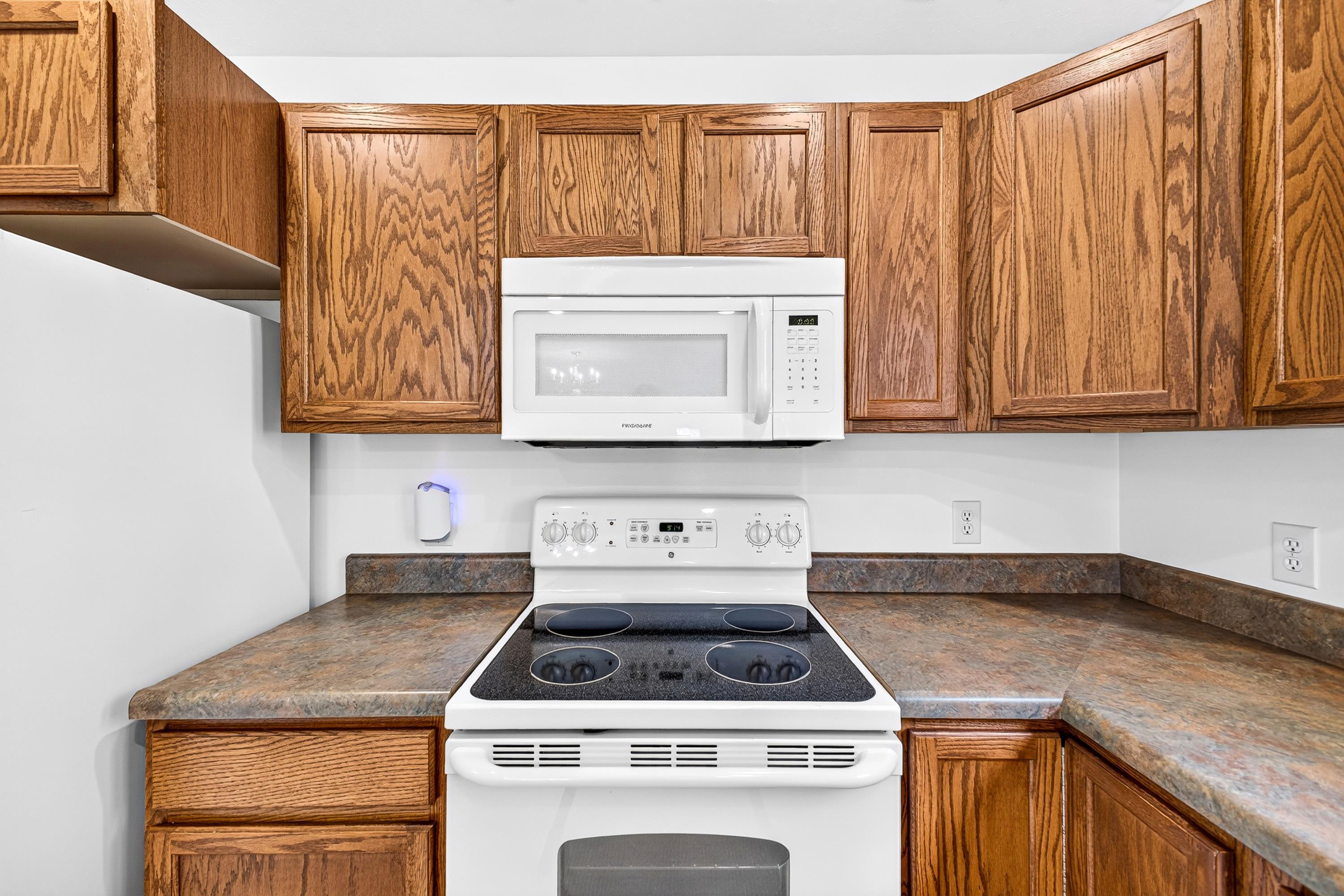 426 HICKORY GROVE CIR, HARRISONBURG, Virginia 22801, 3 Bedrooms Bedrooms, ,2 BathroomsBathrooms,Residential,426 HICKORY GROVE CIR,680896 MLS # 680896