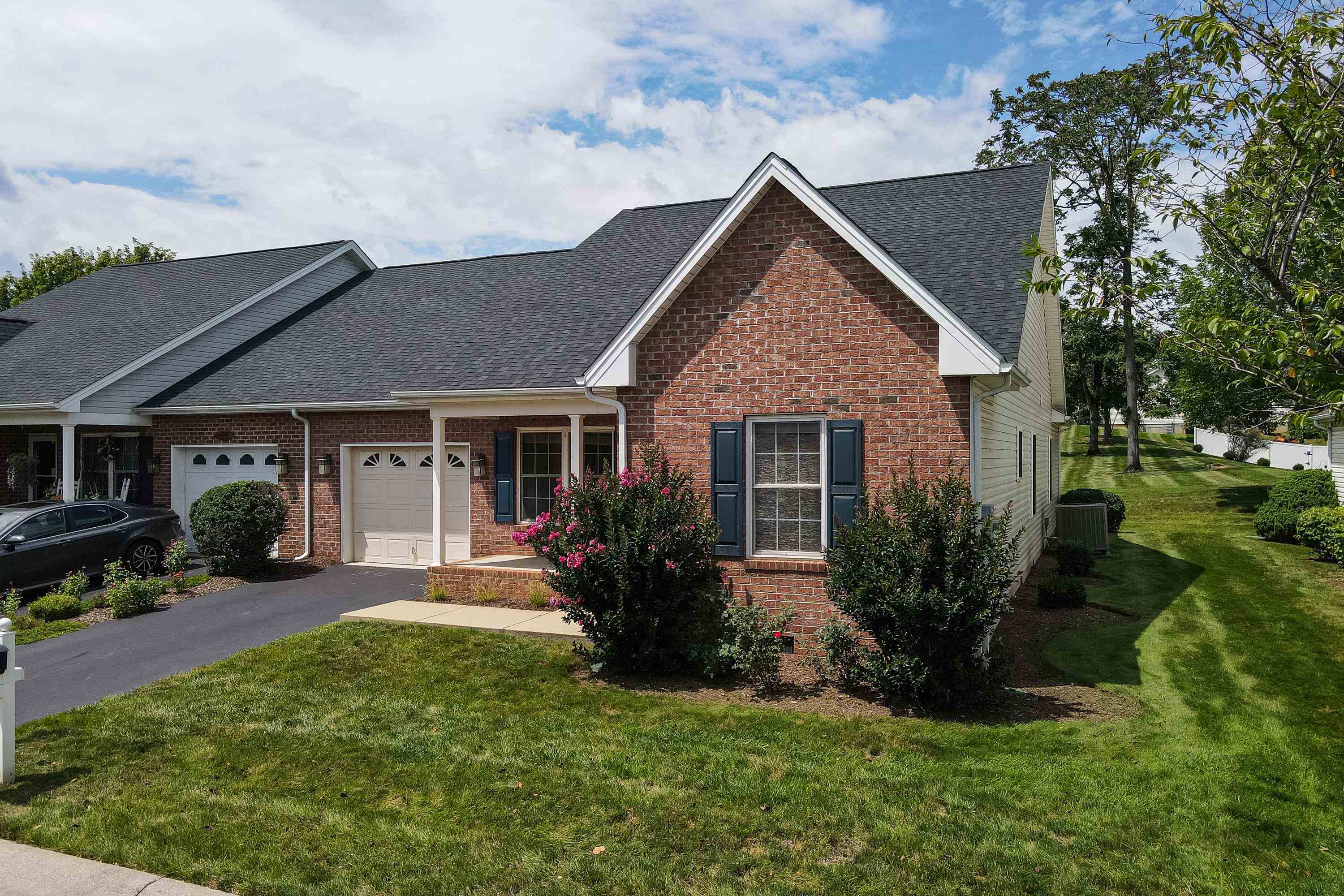 426 HICKORY GROVE CIR, HARRISONBURG, Virginia 22801, 3 Bedrooms Bedrooms, ,2 BathroomsBathrooms,Residential,426 HICKORY GROVE CIR,680896 MLS # 680896