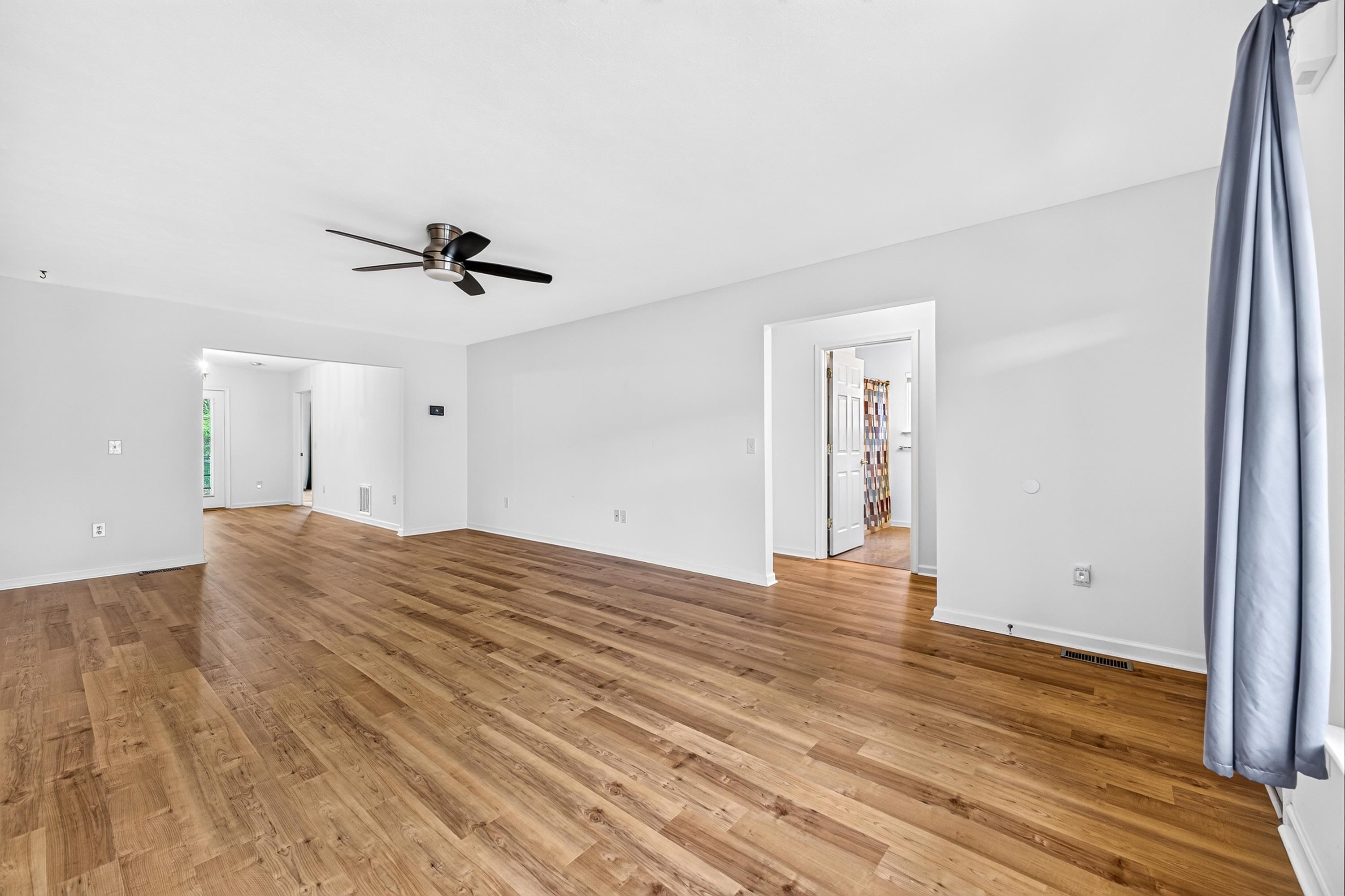 426 HICKORY GROVE CIR, HARRISONBURG, Virginia 22801, 3 Bedrooms Bedrooms, ,2 BathroomsBathrooms,Residential,426 HICKORY GROVE CIR,680896 MLS # 680896