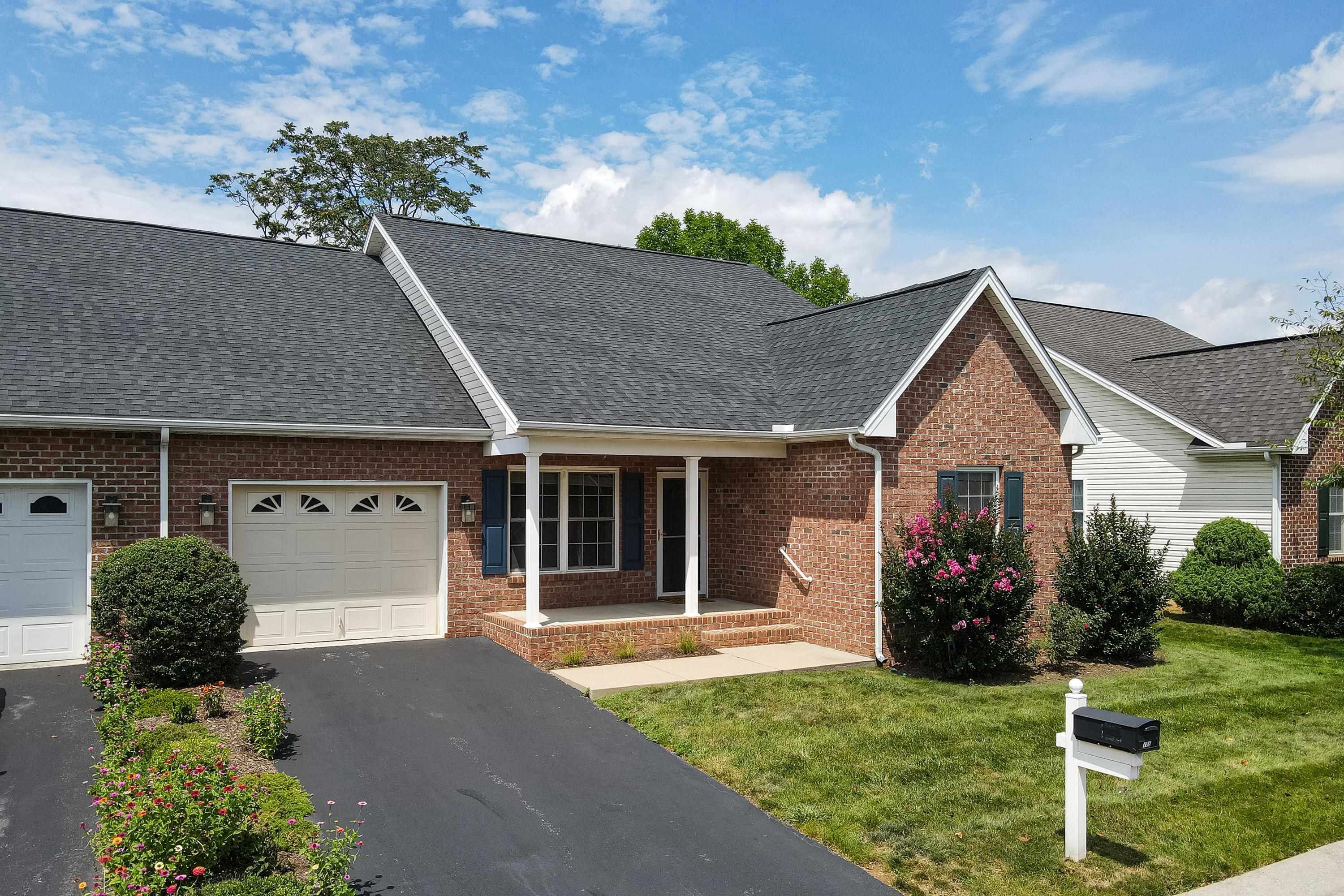 426 HICKORY GROVE CIR, HARRISONBURG, Virginia 22801, 3 Bedrooms Bedrooms, ,2 BathroomsBathrooms,Residential,426 HICKORY GROVE CIR,680896 MLS # 680896