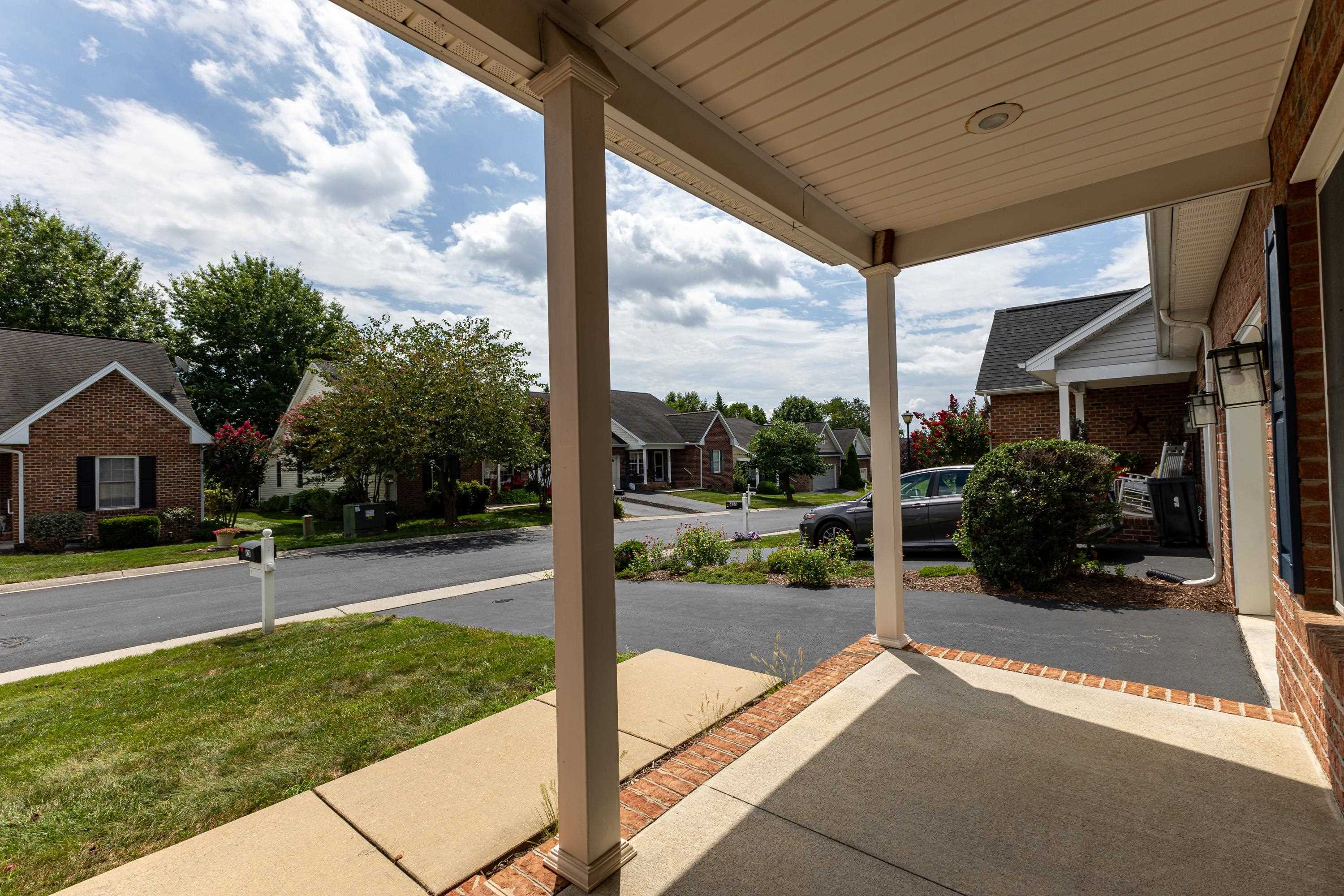 426 HICKORY GROVE CIR, HARRISONBURG, Virginia 22801, 3 Bedrooms Bedrooms, ,2 BathroomsBathrooms,Residential,426 HICKORY GROVE CIR,680896 MLS # 680896