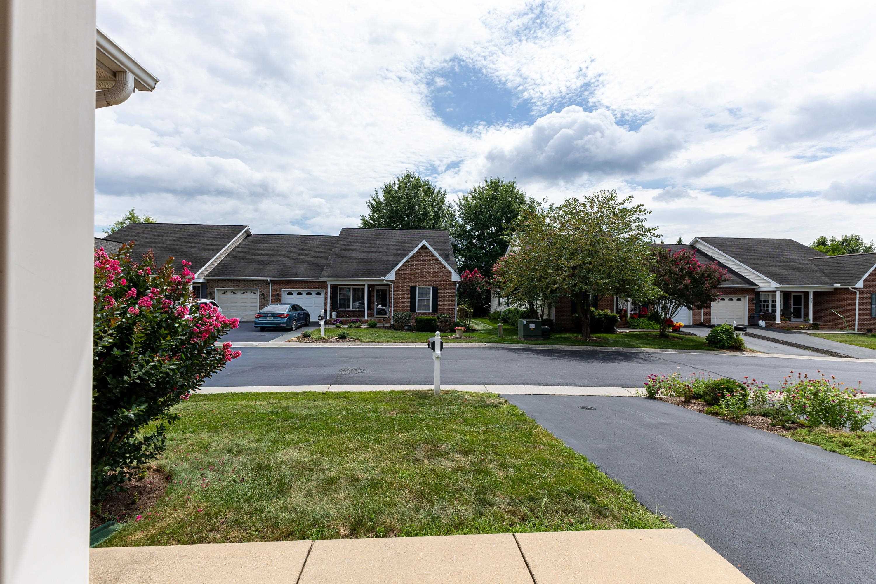 426 HICKORY GROVE CIR, HARRISONBURG, Virginia 22801, 3 Bedrooms Bedrooms, ,2 BathroomsBathrooms,Residential,426 HICKORY GROVE CIR,680896 MLS # 680896
