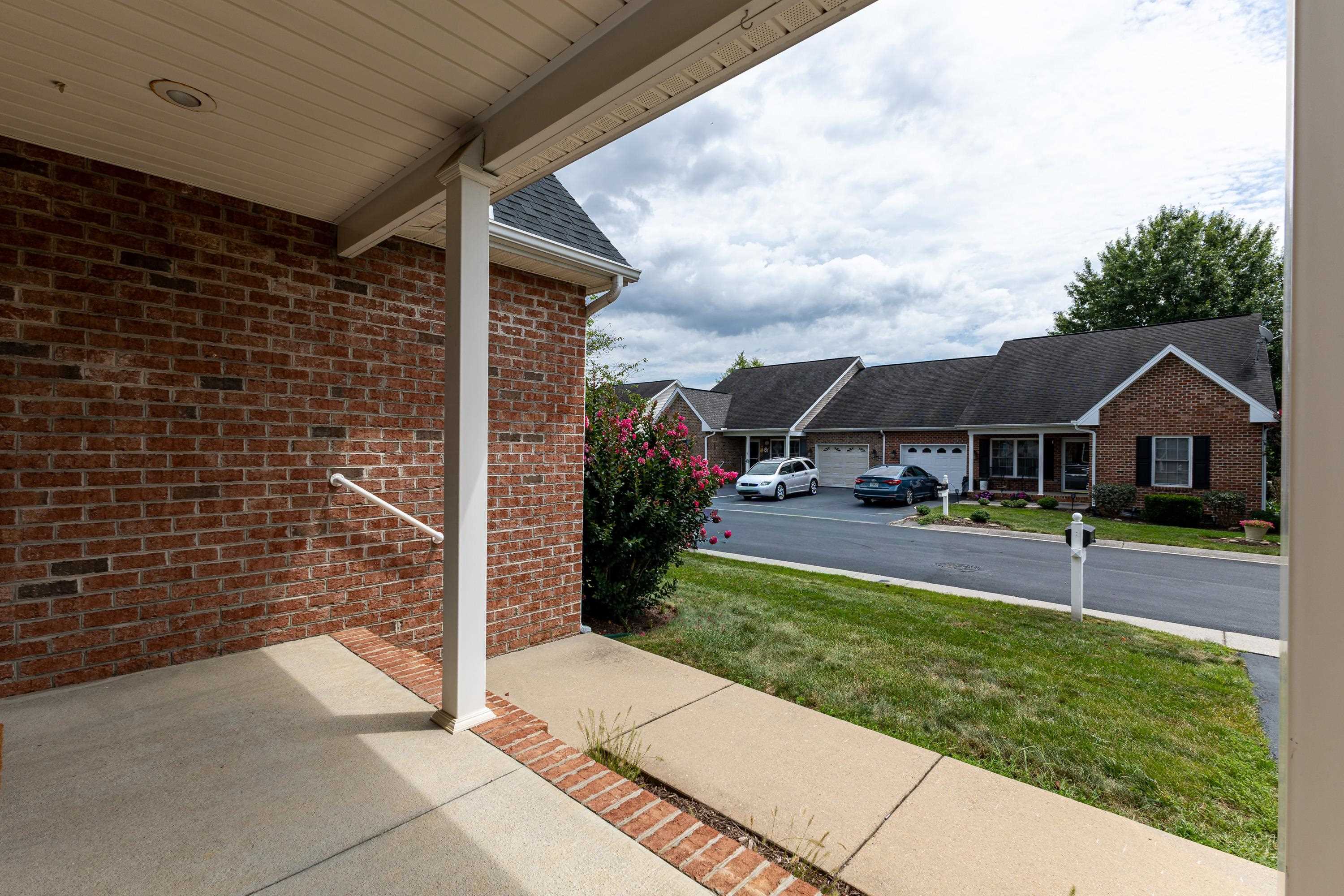 426 HICKORY GROVE CIR, HARRISONBURG, Virginia 22801, 3 Bedrooms Bedrooms, ,2 BathroomsBathrooms,Residential,426 HICKORY GROVE CIR,680896 MLS # 680896