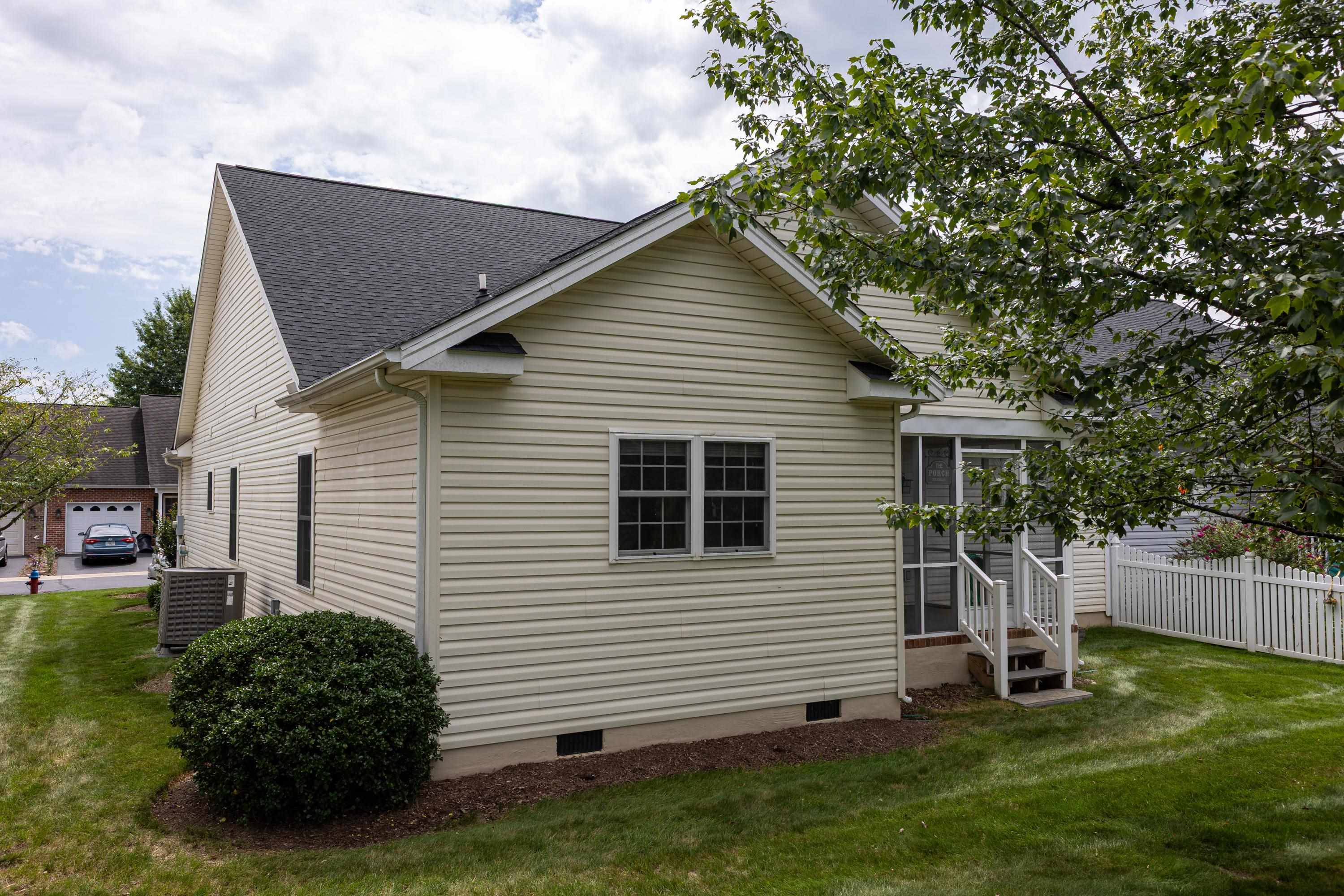 426 HICKORY GROVE CIR, HARRISONBURG, Virginia 22801, 3 Bedrooms Bedrooms, ,2 BathroomsBathrooms,Residential,426 HICKORY GROVE CIR,680896 MLS # 680896