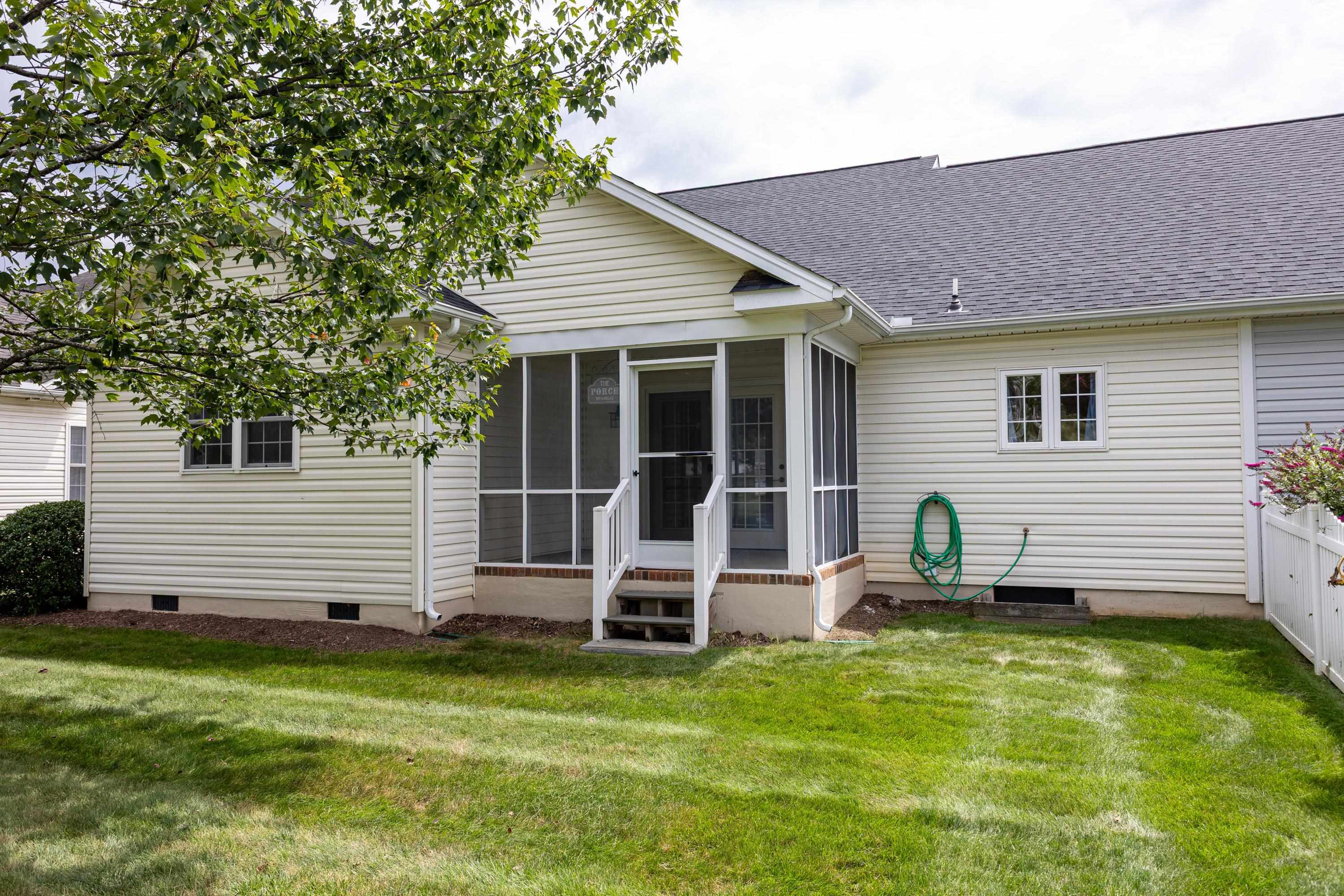 426 HICKORY GROVE CIR, HARRISONBURG, Virginia 22801, 3 Bedrooms Bedrooms, ,2 BathroomsBathrooms,Residential,426 HICKORY GROVE CIR,680896 MLS # 680896