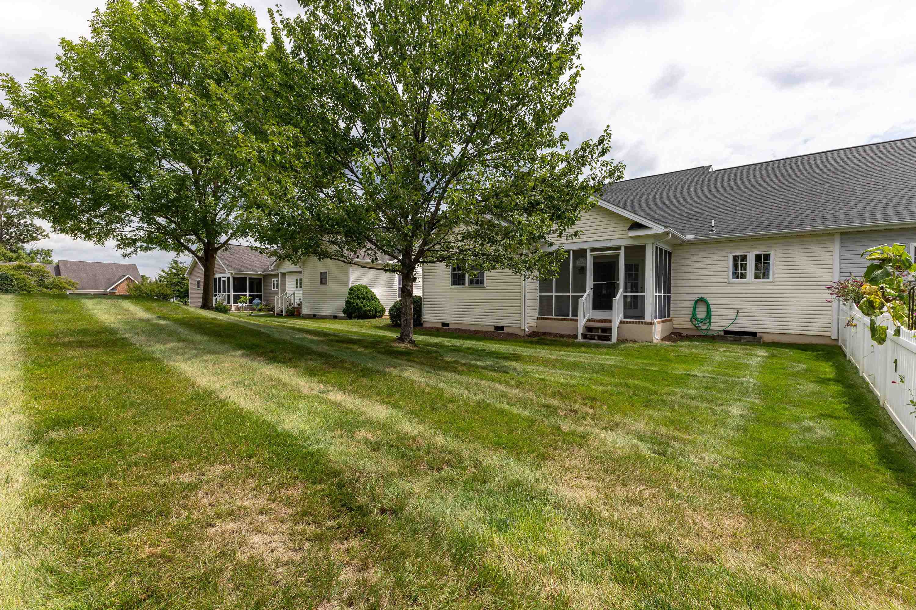 426 HICKORY GROVE CIR, HARRISONBURG, Virginia 22801, 3 Bedrooms Bedrooms, ,2 BathroomsBathrooms,Residential,426 HICKORY GROVE CIR,680896 MLS # 680896