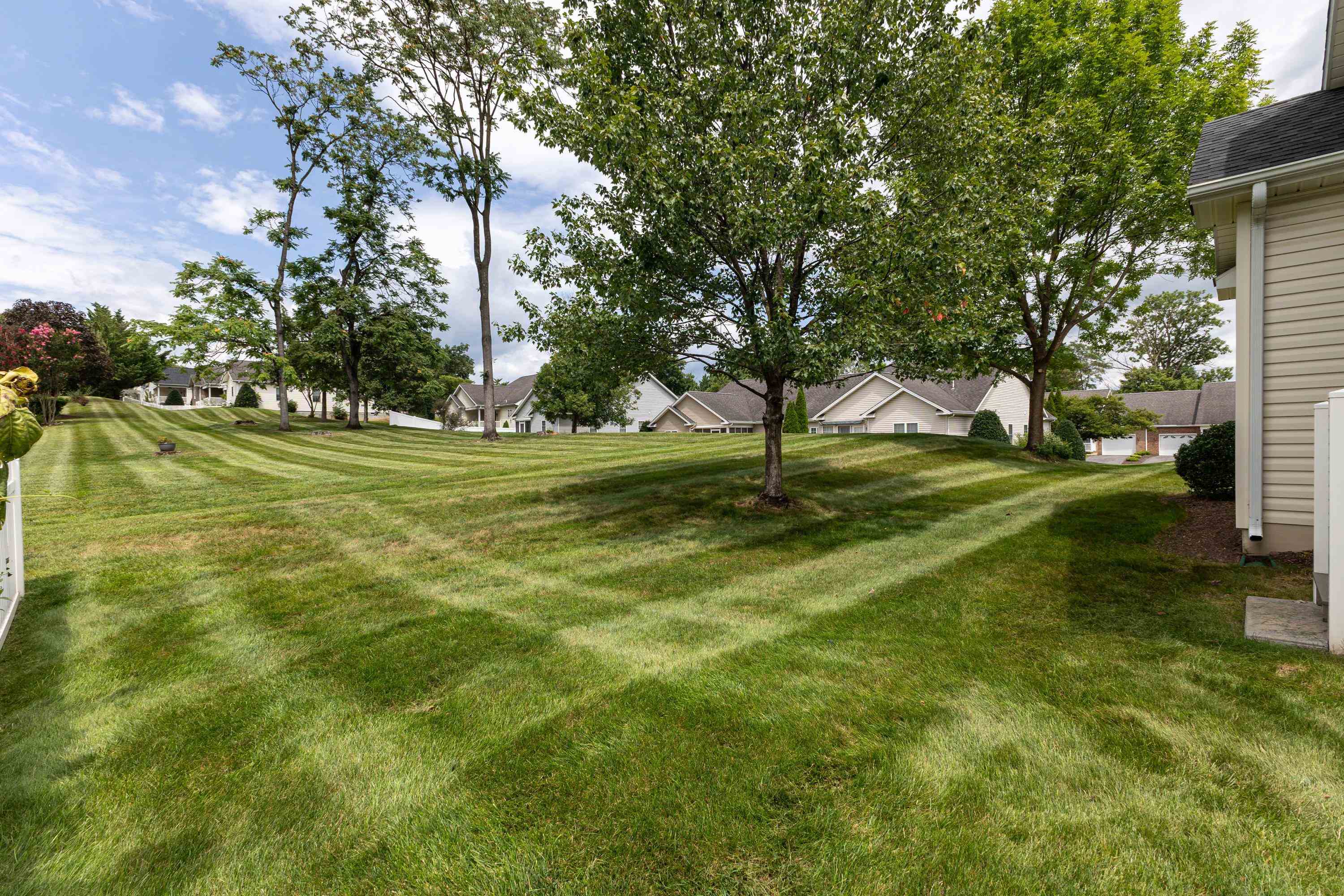 426 HICKORY GROVE CIR, HARRISONBURG, Virginia 22801, 3 Bedrooms Bedrooms, ,2 BathroomsBathrooms,Residential,426 HICKORY GROVE CIR,680896 MLS # 680896