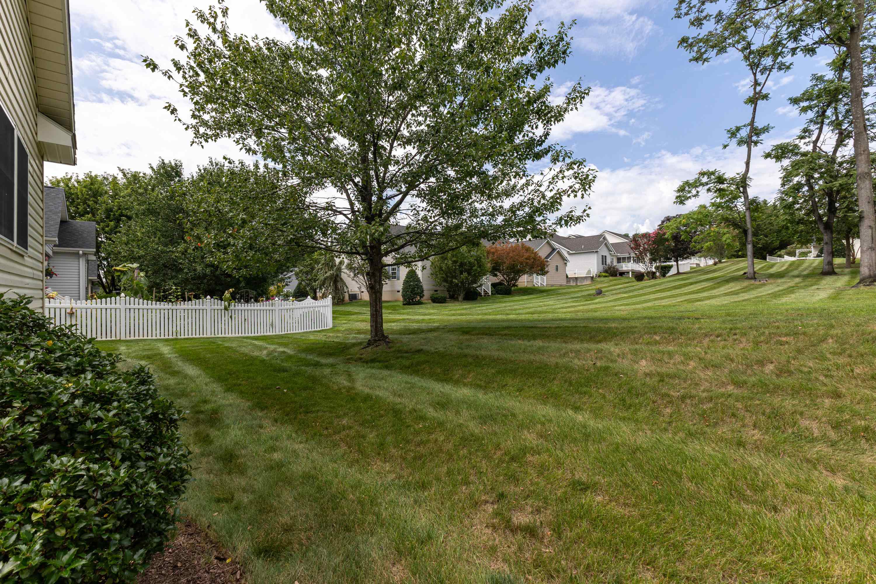 426 HICKORY GROVE CIR, HARRISONBURG, Virginia 22801, 3 Bedrooms Bedrooms, ,2 BathroomsBathrooms,Residential,426 HICKORY GROVE CIR,680896 MLS # 680896