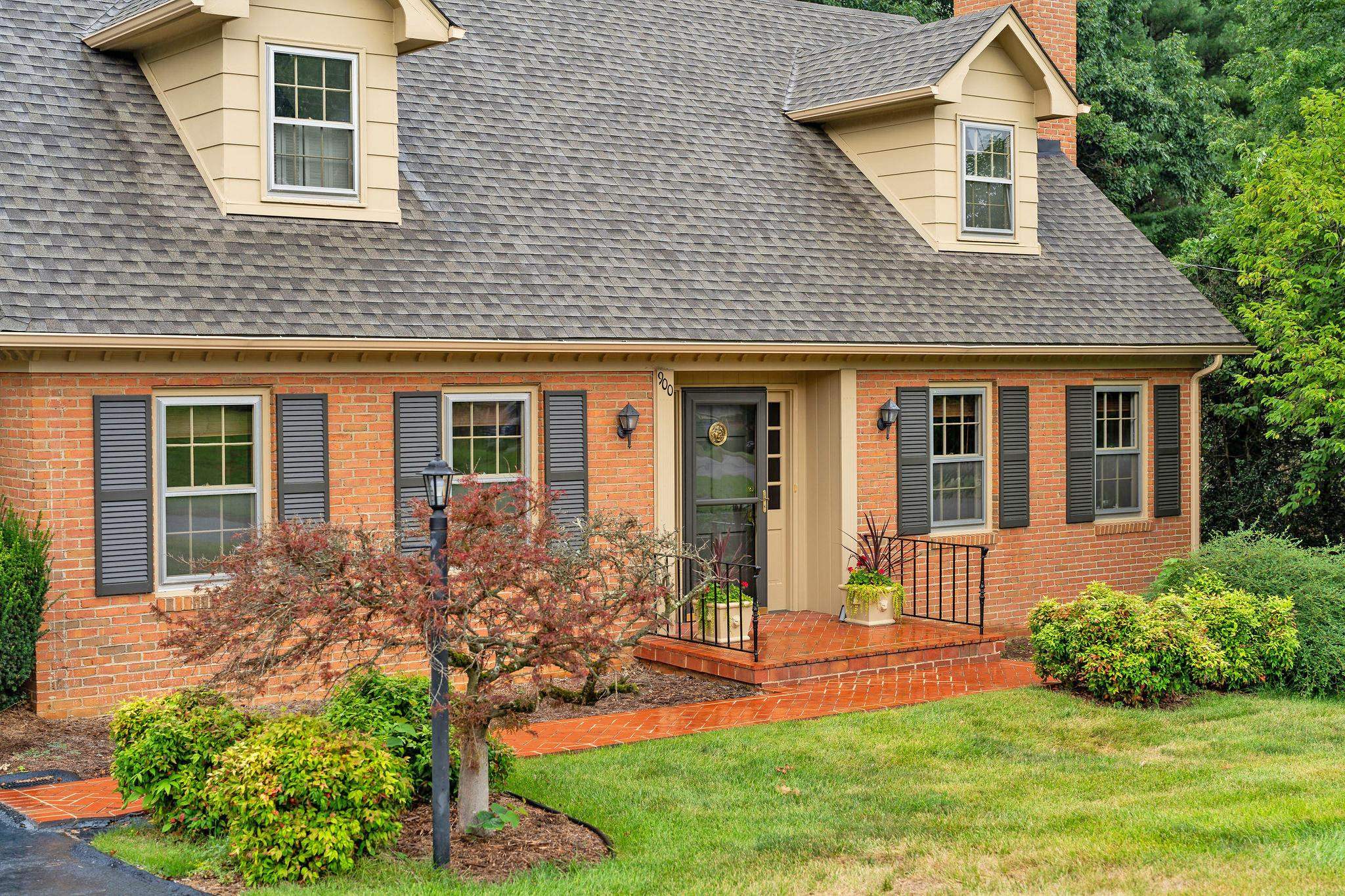 900 FAIRWAY DR, WAYNESBORO, Virginia 22980, 4 Bedrooms Bedrooms, ,4 BathroomsBathrooms,Residential,Dupont Executive '60's Nostalgia,900 FAIRWAY DR,680897 MLS # 680897